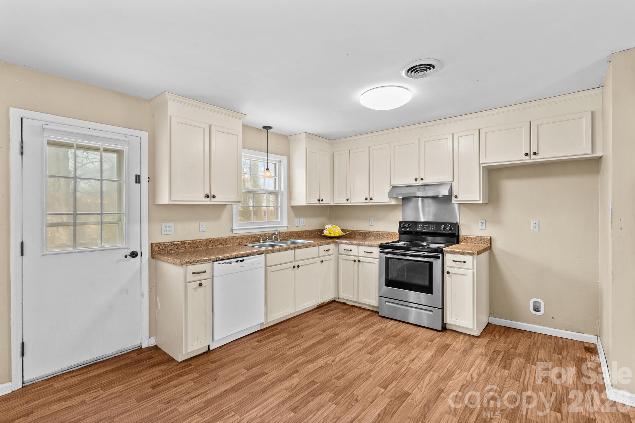 535 Log Barn Road Property Photo 17