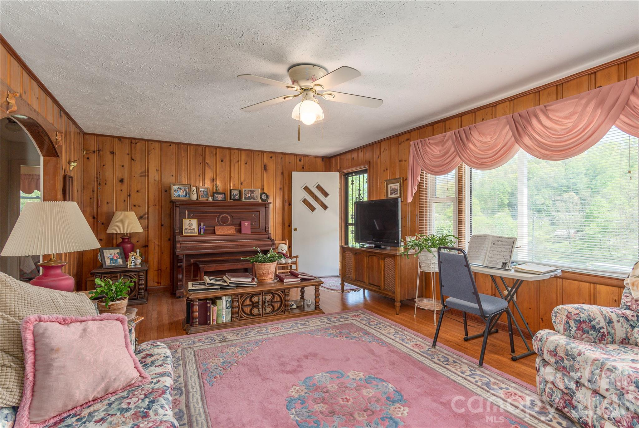 96 Tower Lane Property Photo 10