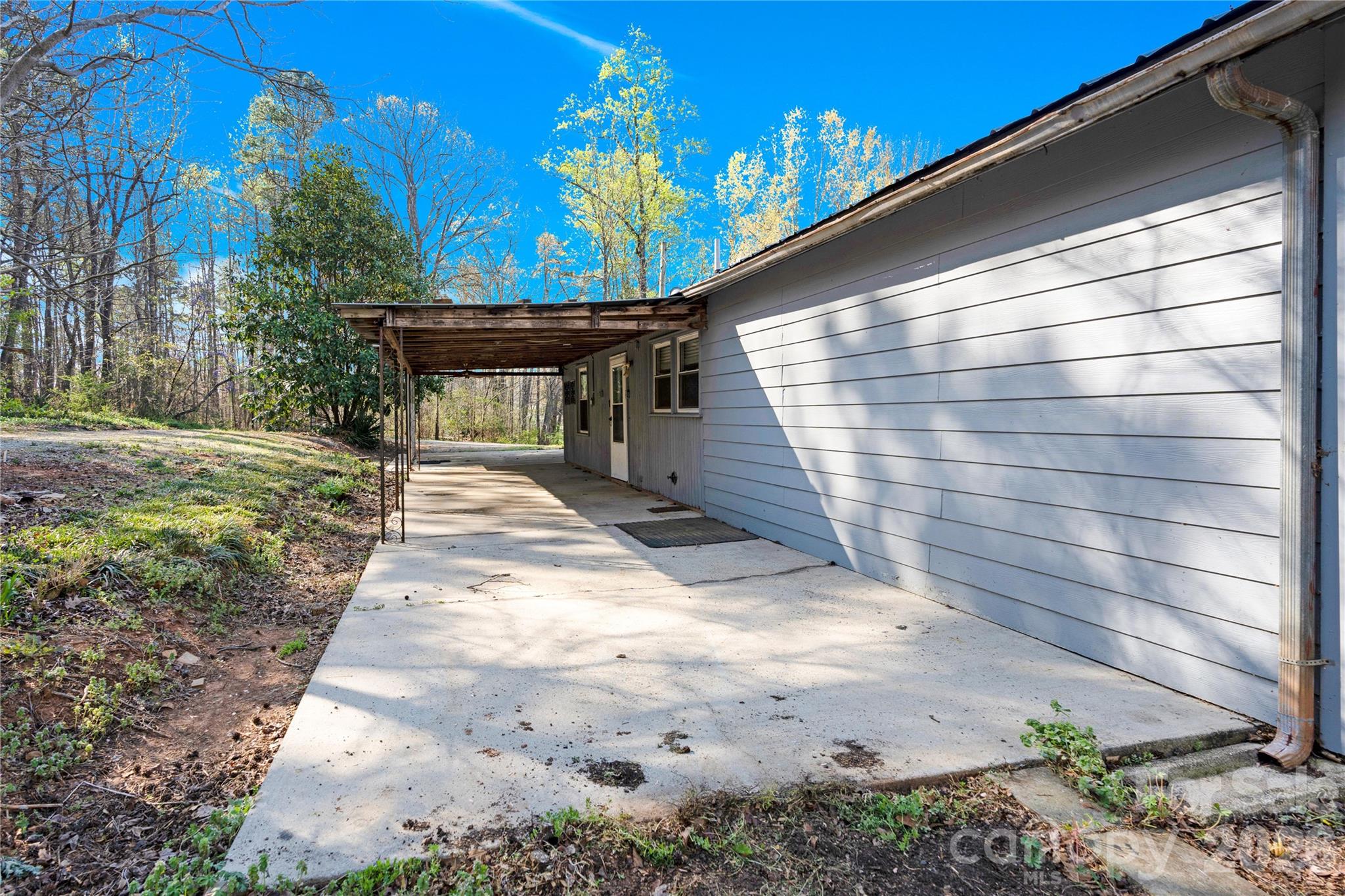 6716 Navajo Trail Property Photo 6