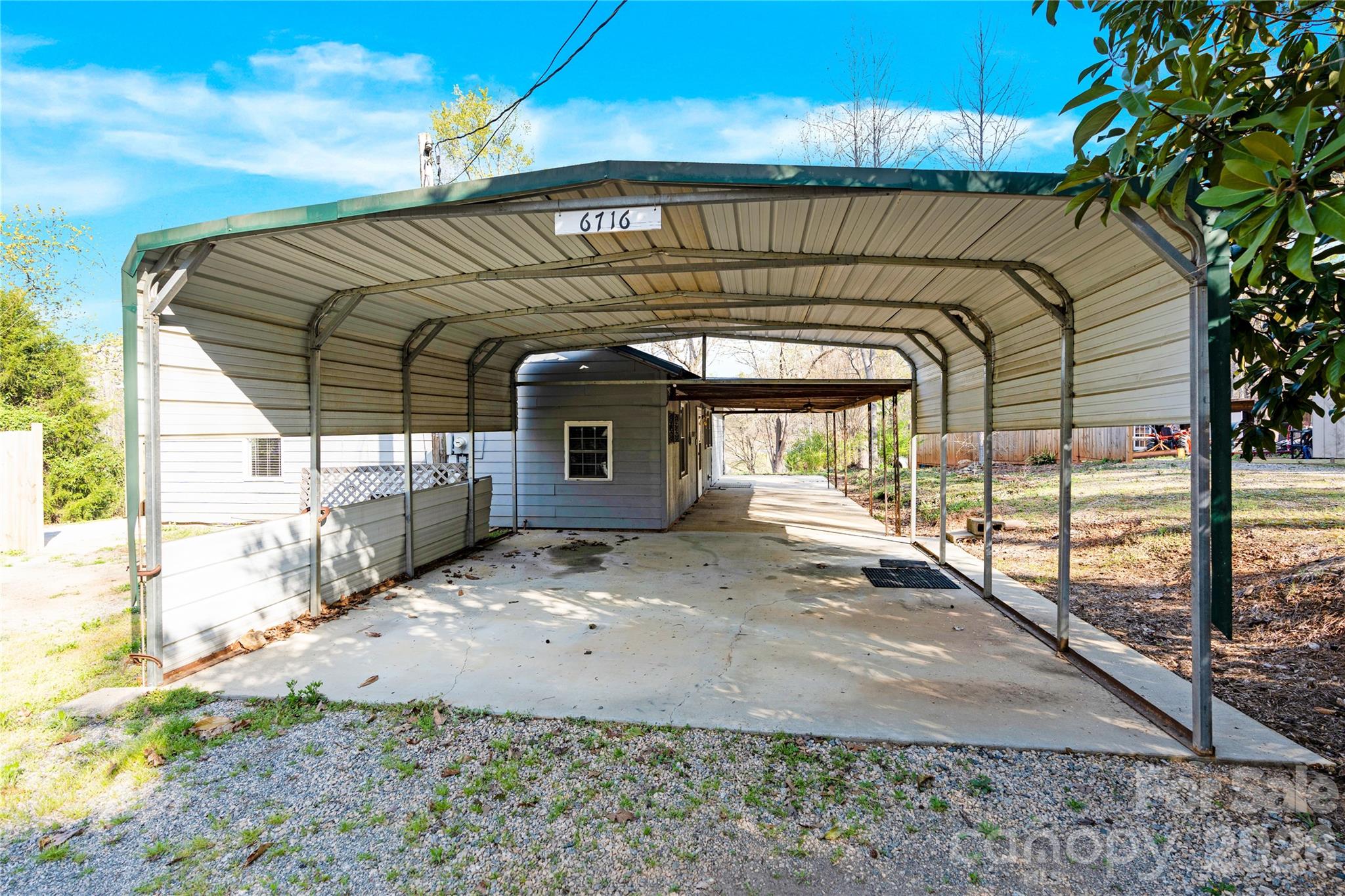 6716 Navajo Trail Property Photo 7