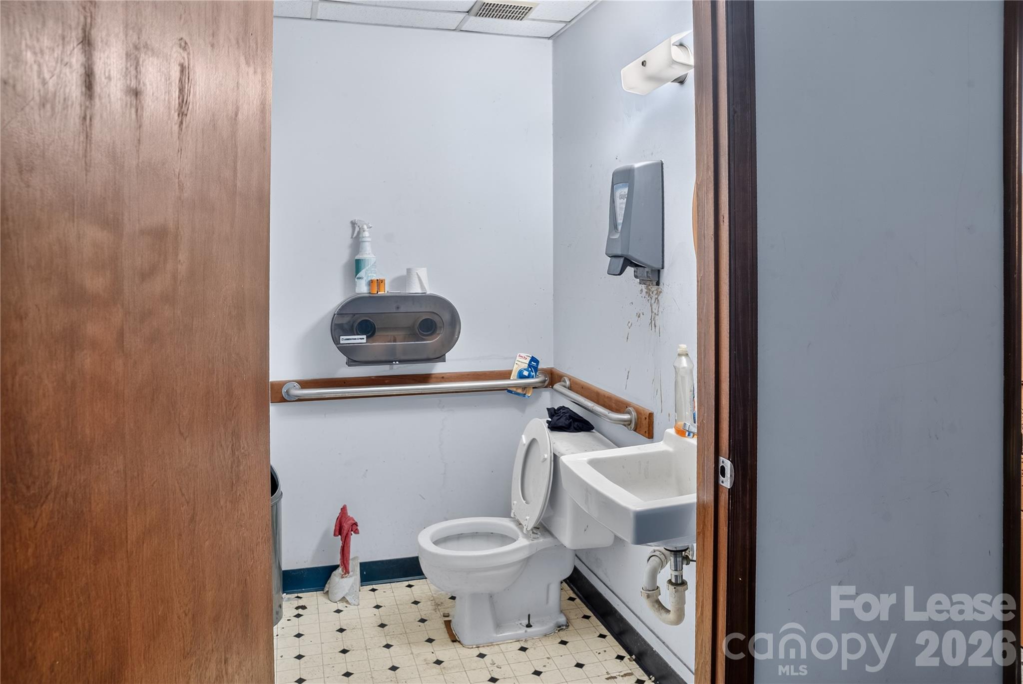 700 N Cannon Boulevard Property Photo 32