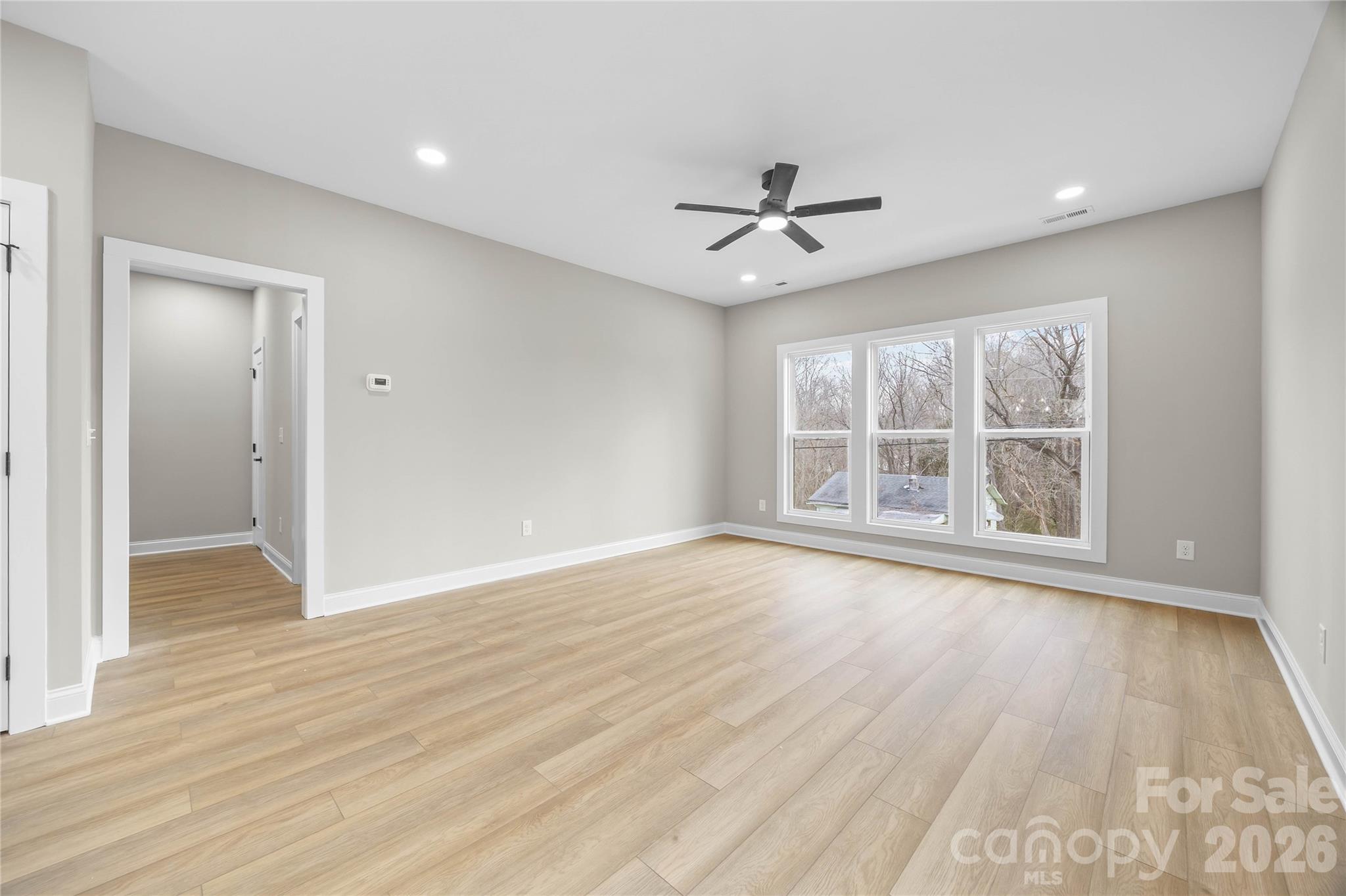 401 N Lee Street B Property Photo 6