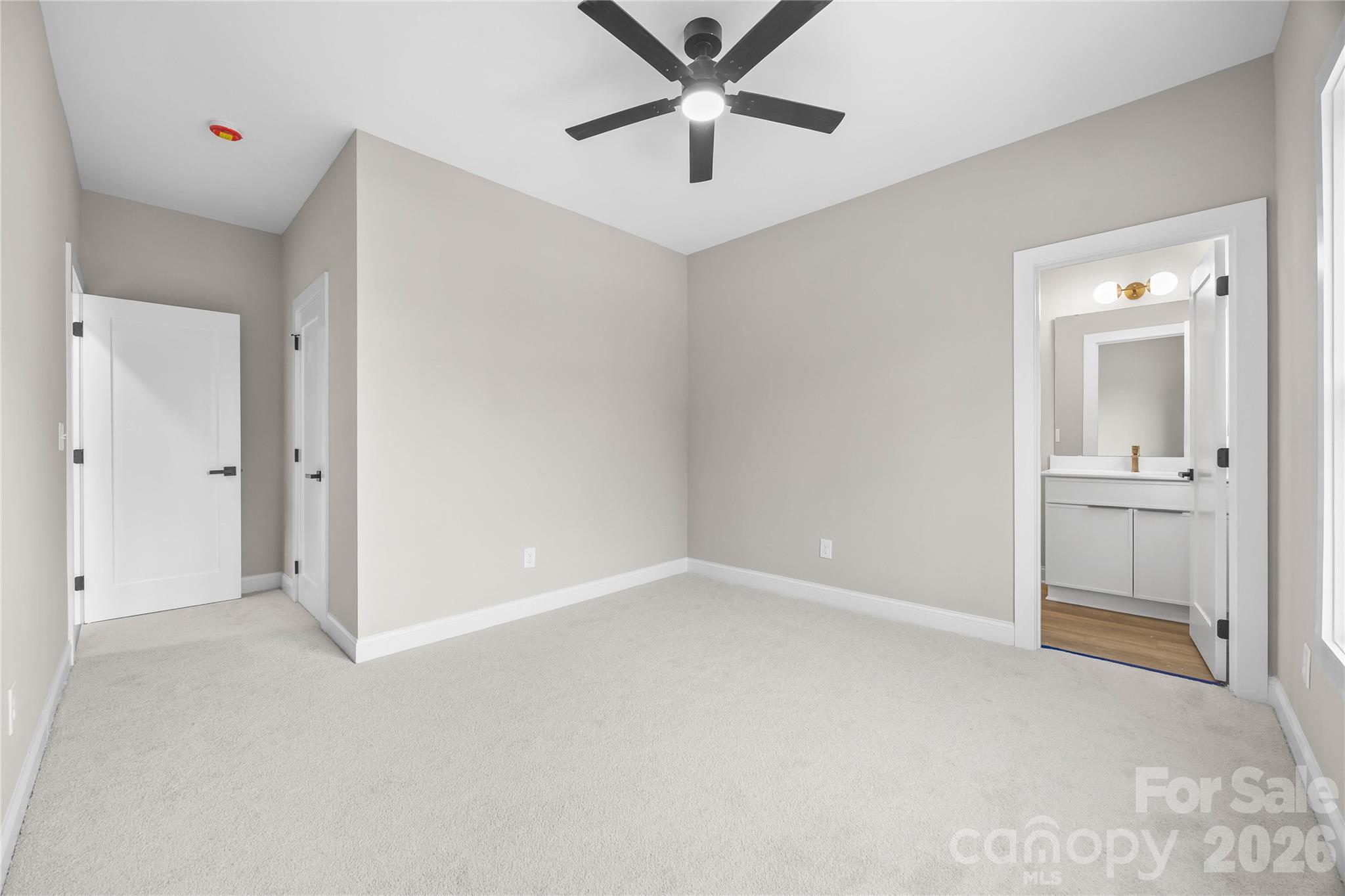401 N Lee Street B Property Photo 16