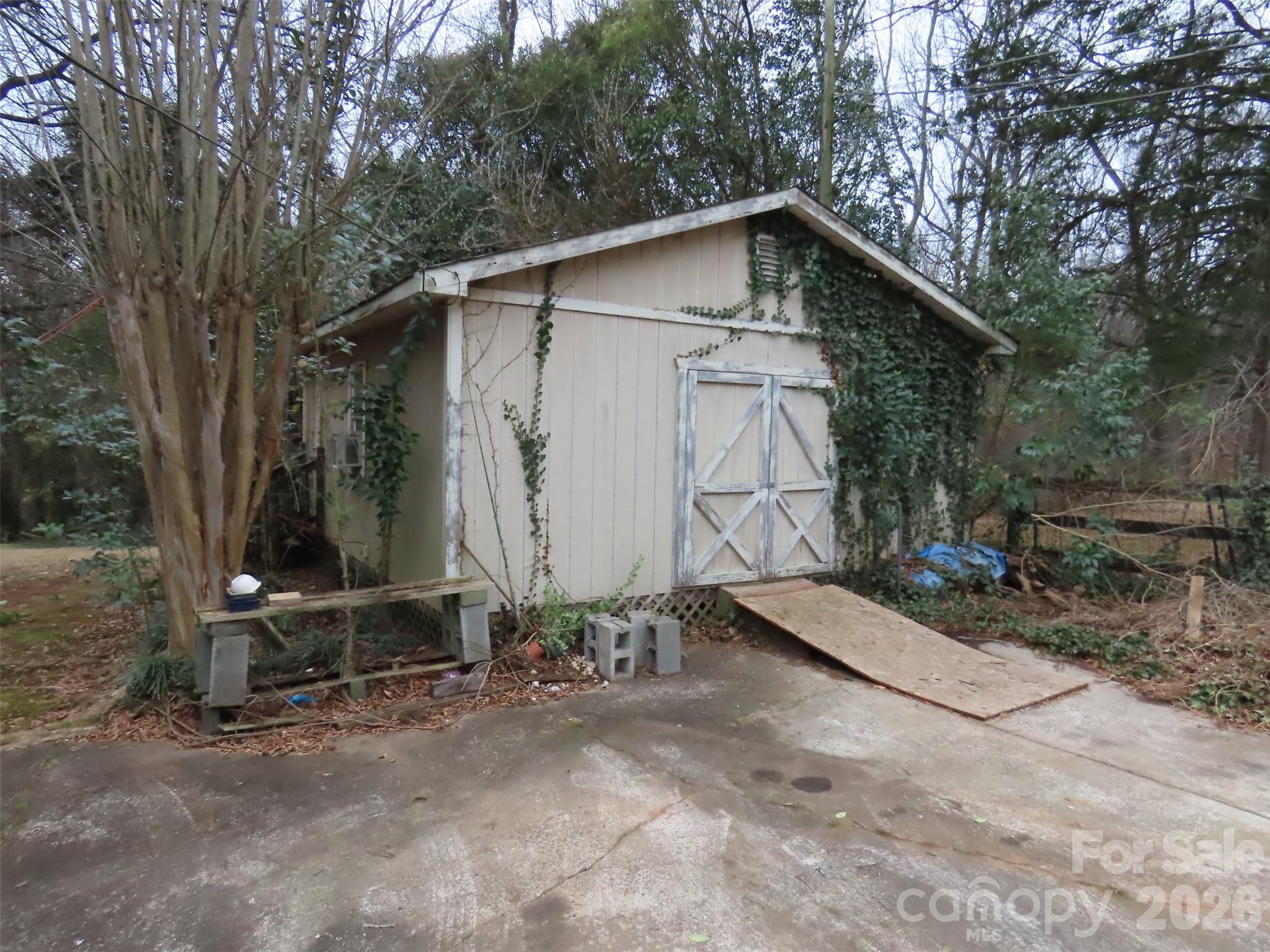 7636 Michael Drive Property Photo 5