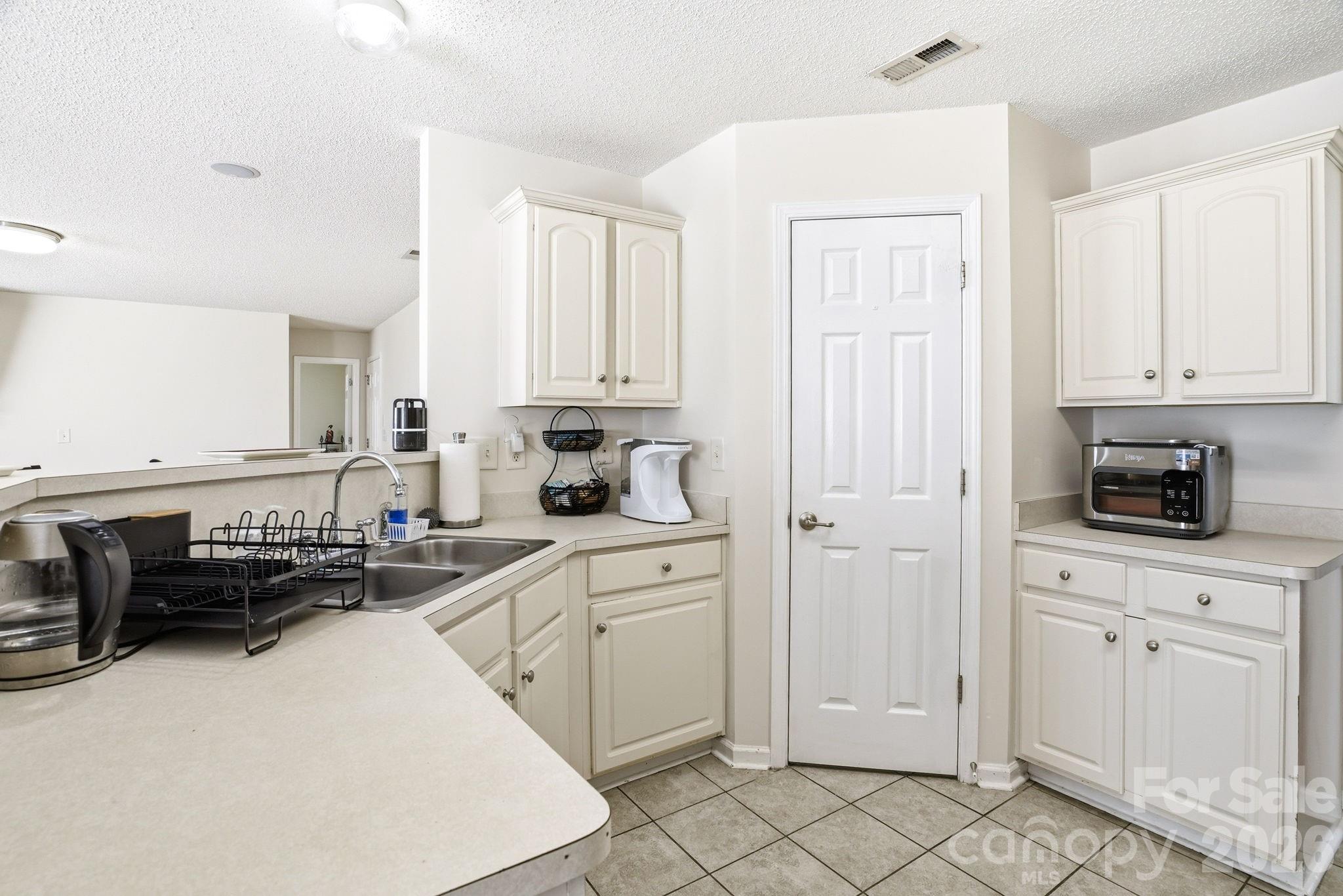 2260 Wexford Way Property Photo 13