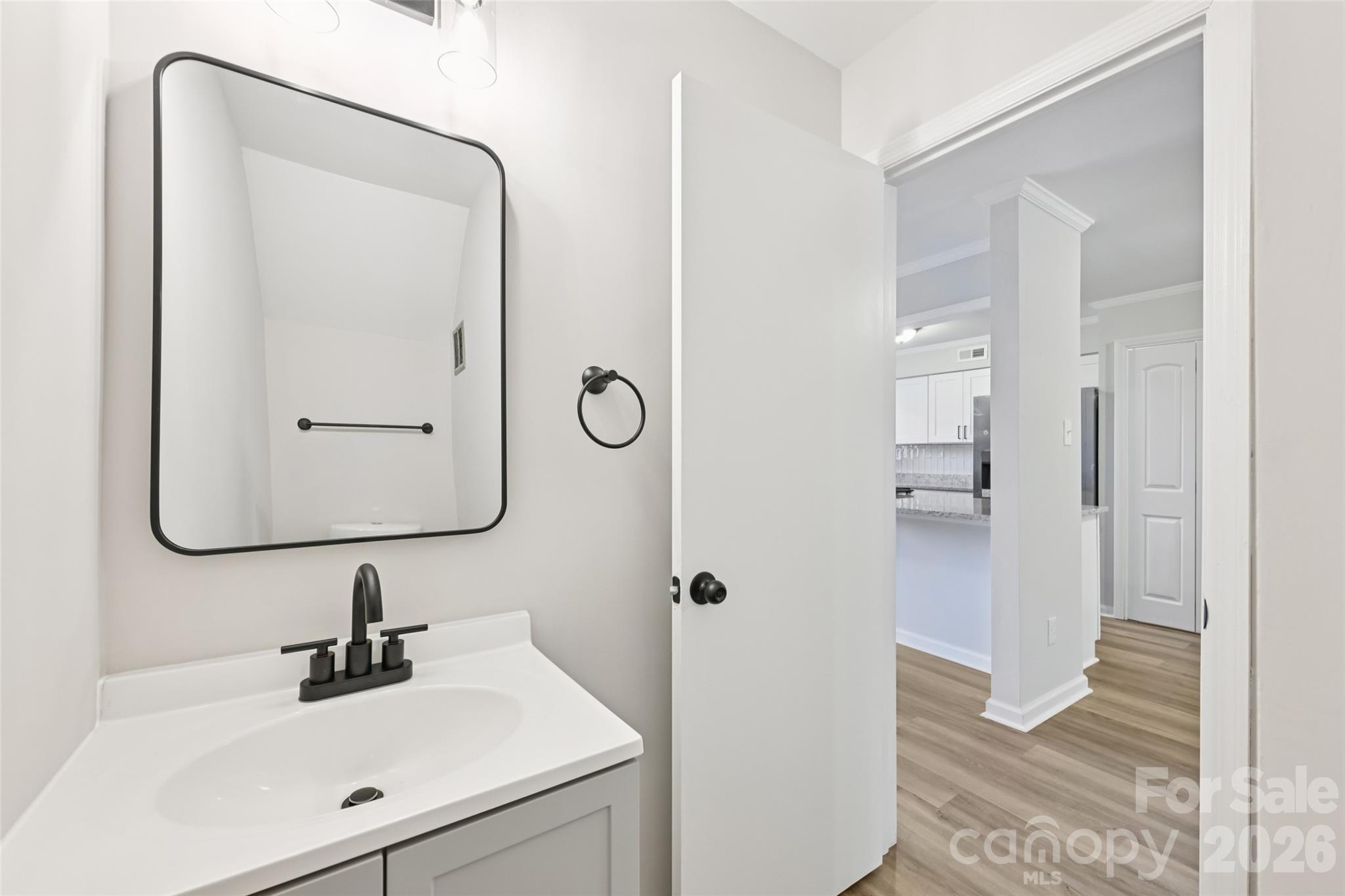 2231 Rexford Road B Property Photo 10