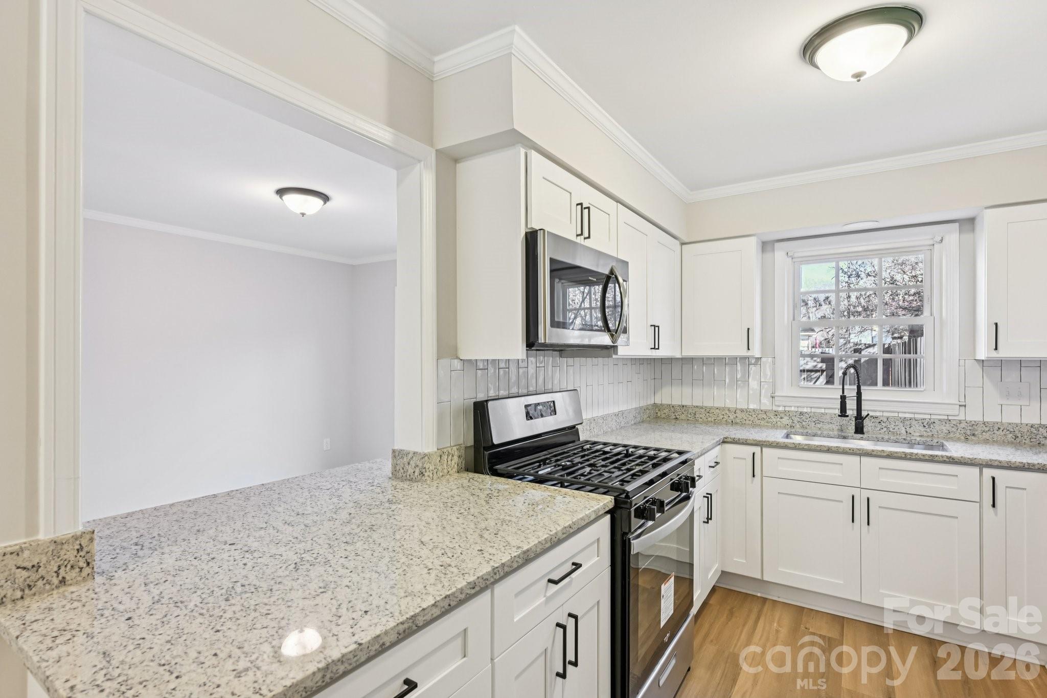 2231 Rexford Road B Property Photo 12