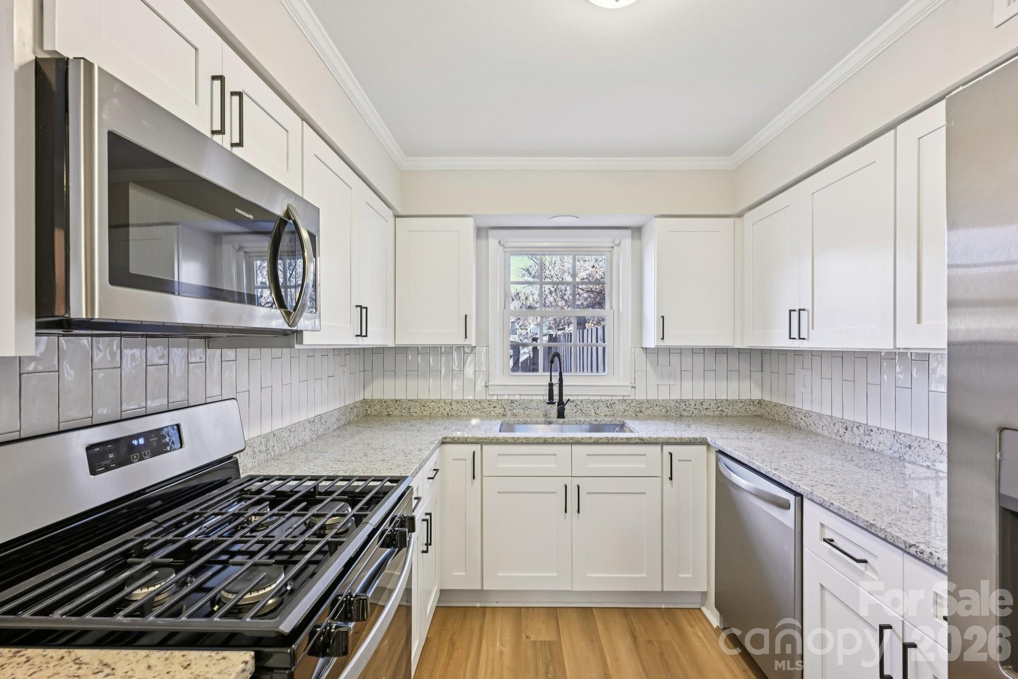 2231 Rexford Road B Property Photo 13