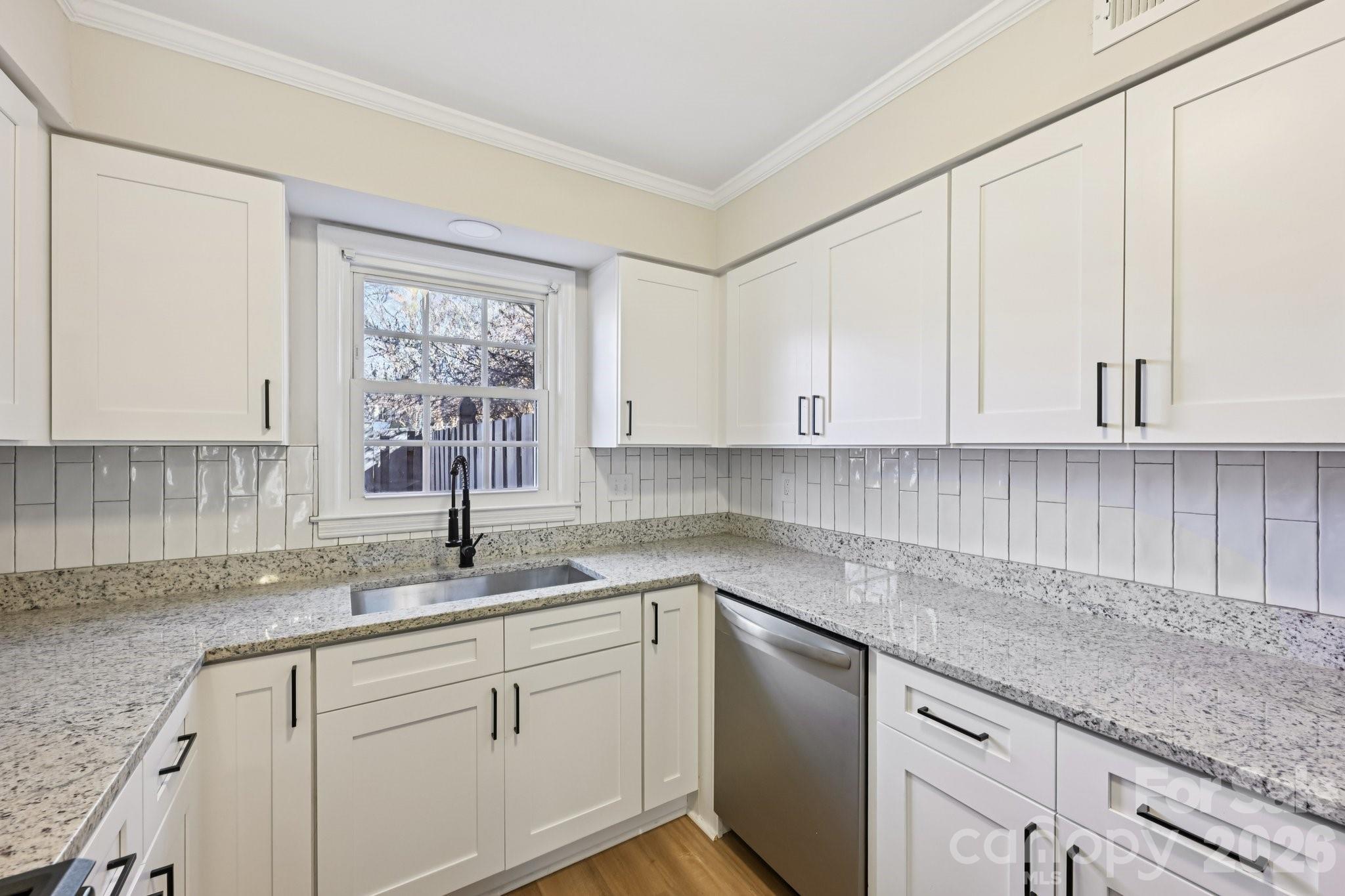 2231 Rexford Road B Property Photo 14