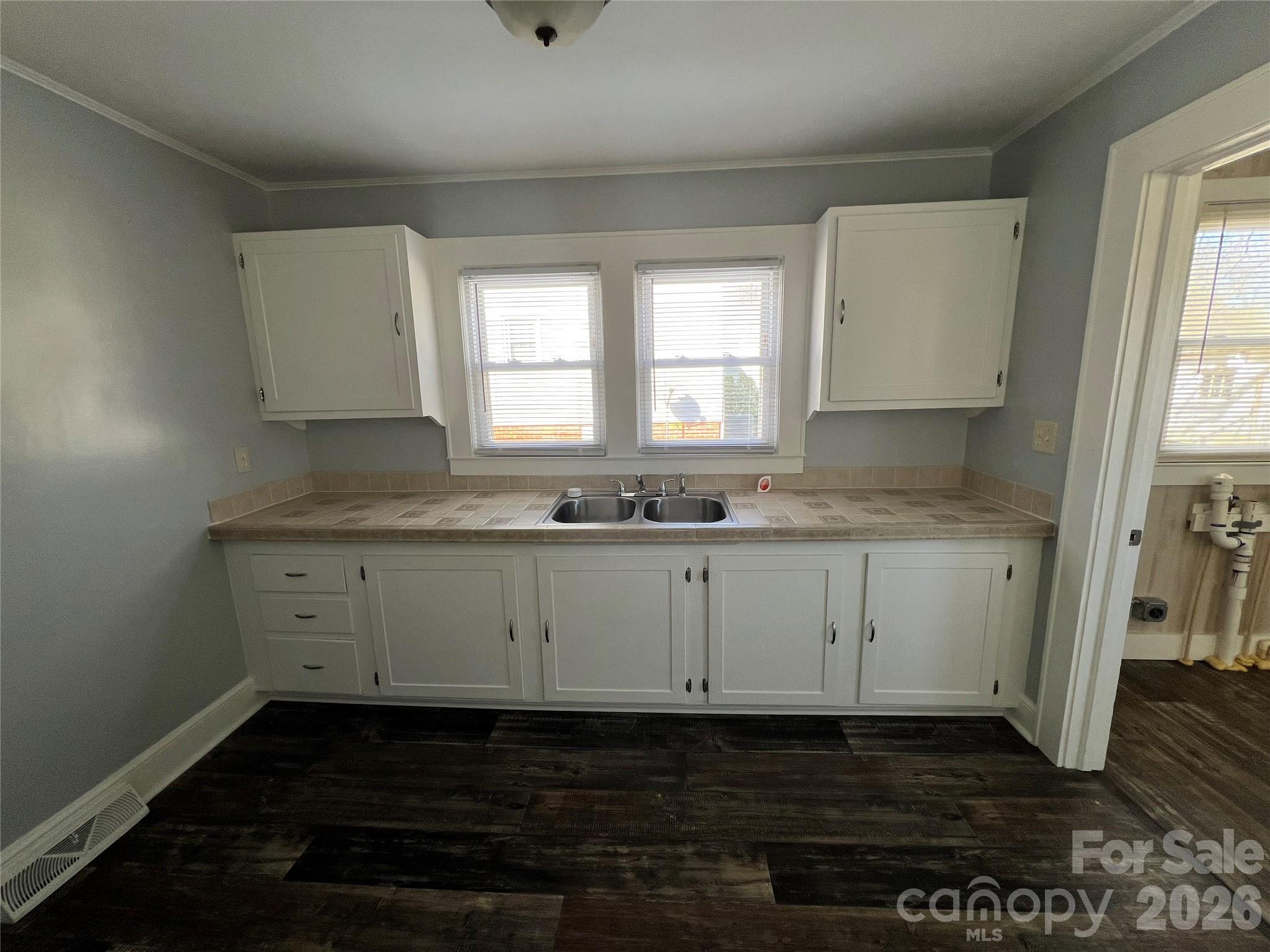 615 Arlington Avenue Property Photo 9