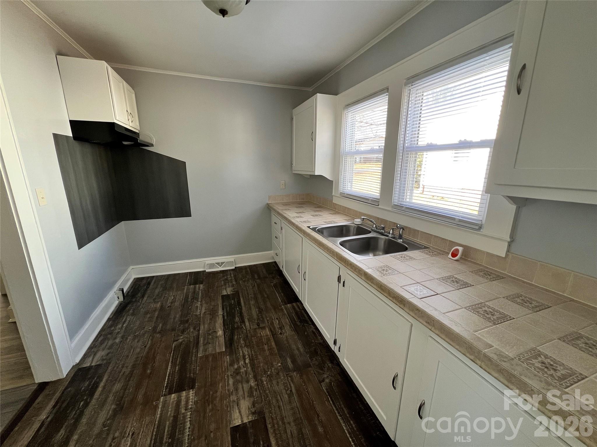 615 Arlington Avenue Property Photo 10