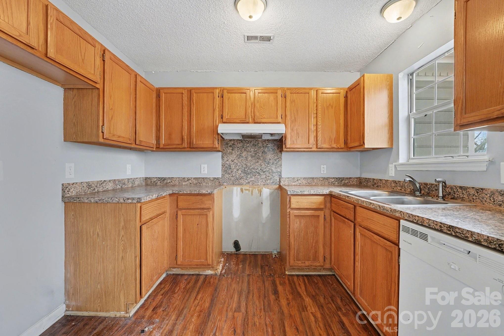 1709 Jeffrey Bryan Drive Property Photo 6