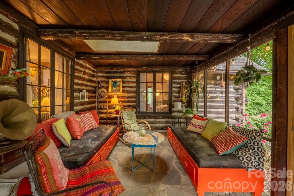 2107 Mandarin Boulevard Property Photo 3