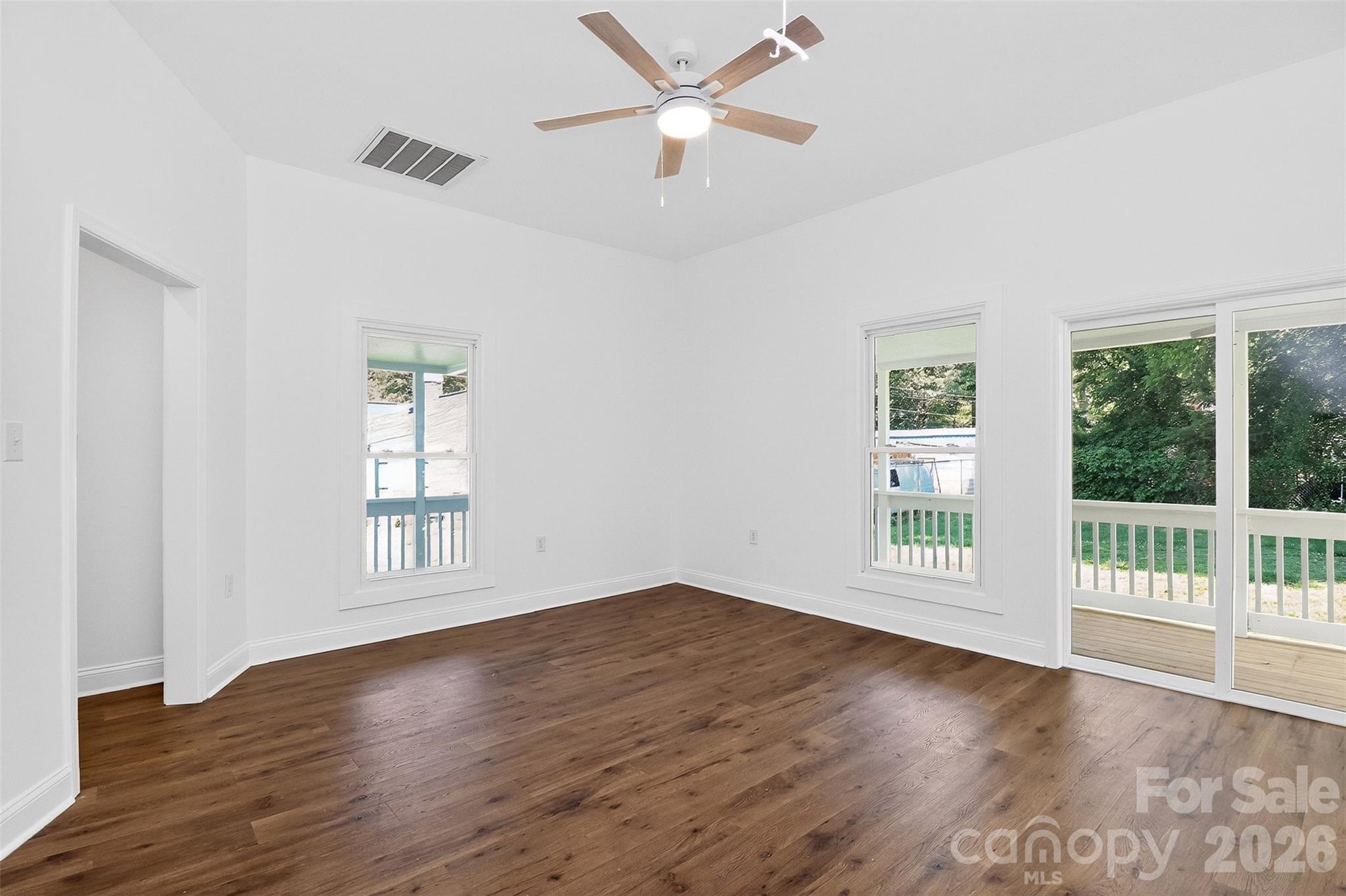110 Wells Street Property Photo 6