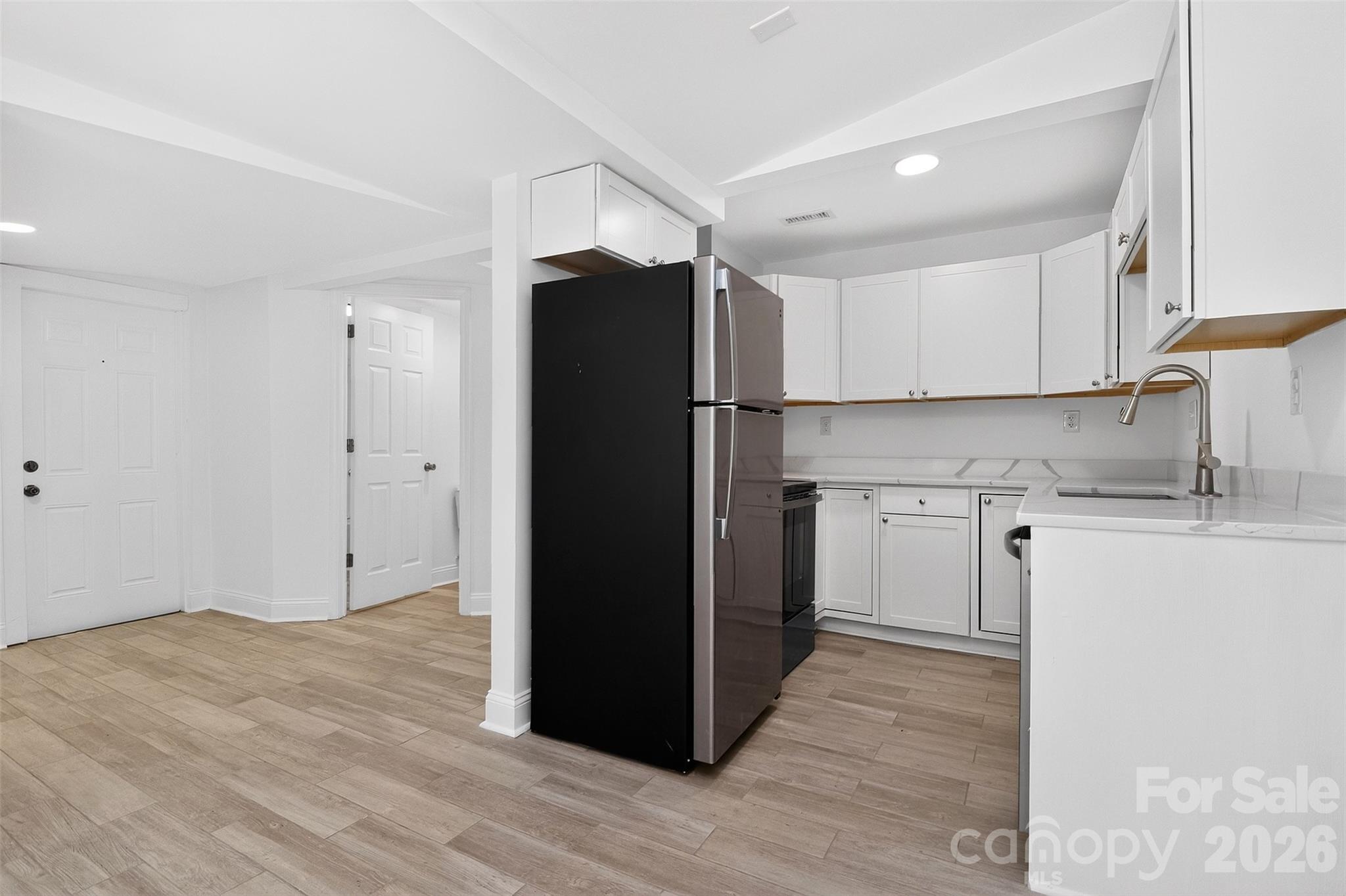 110 Wells Street Property Photo 14