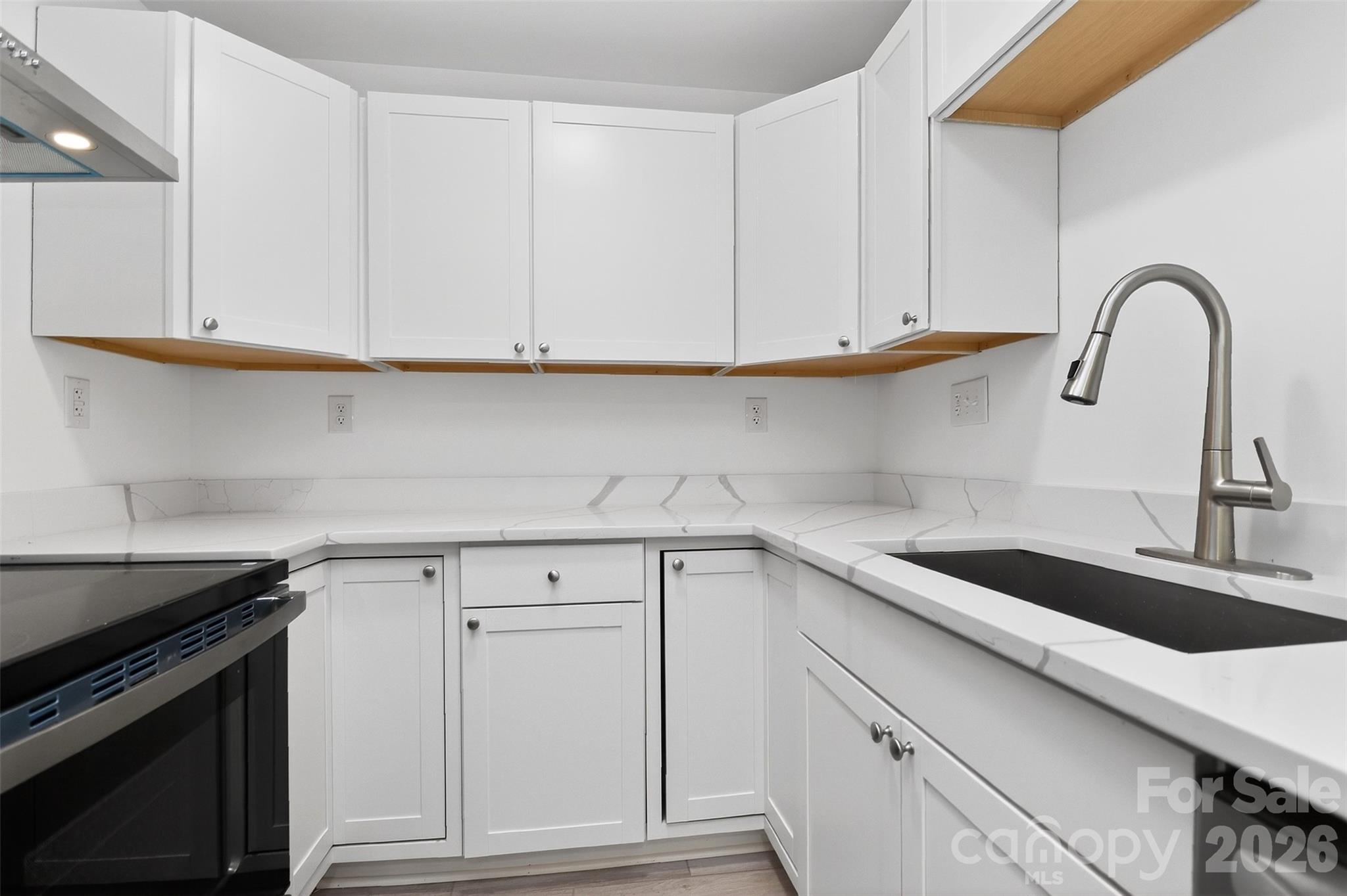 110 Wells Street Property Photo 15
