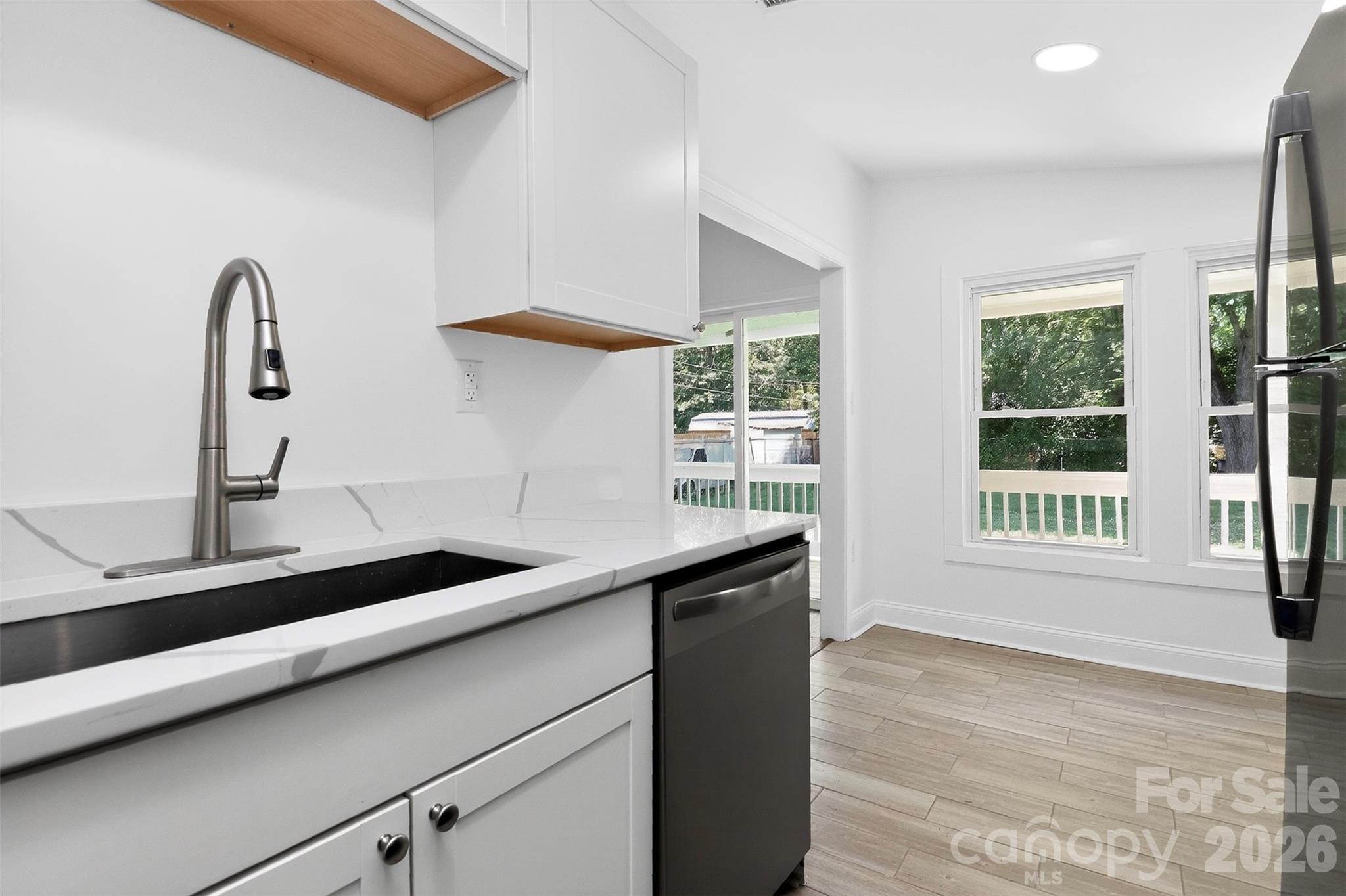 110 Wells Street Property Photo 16