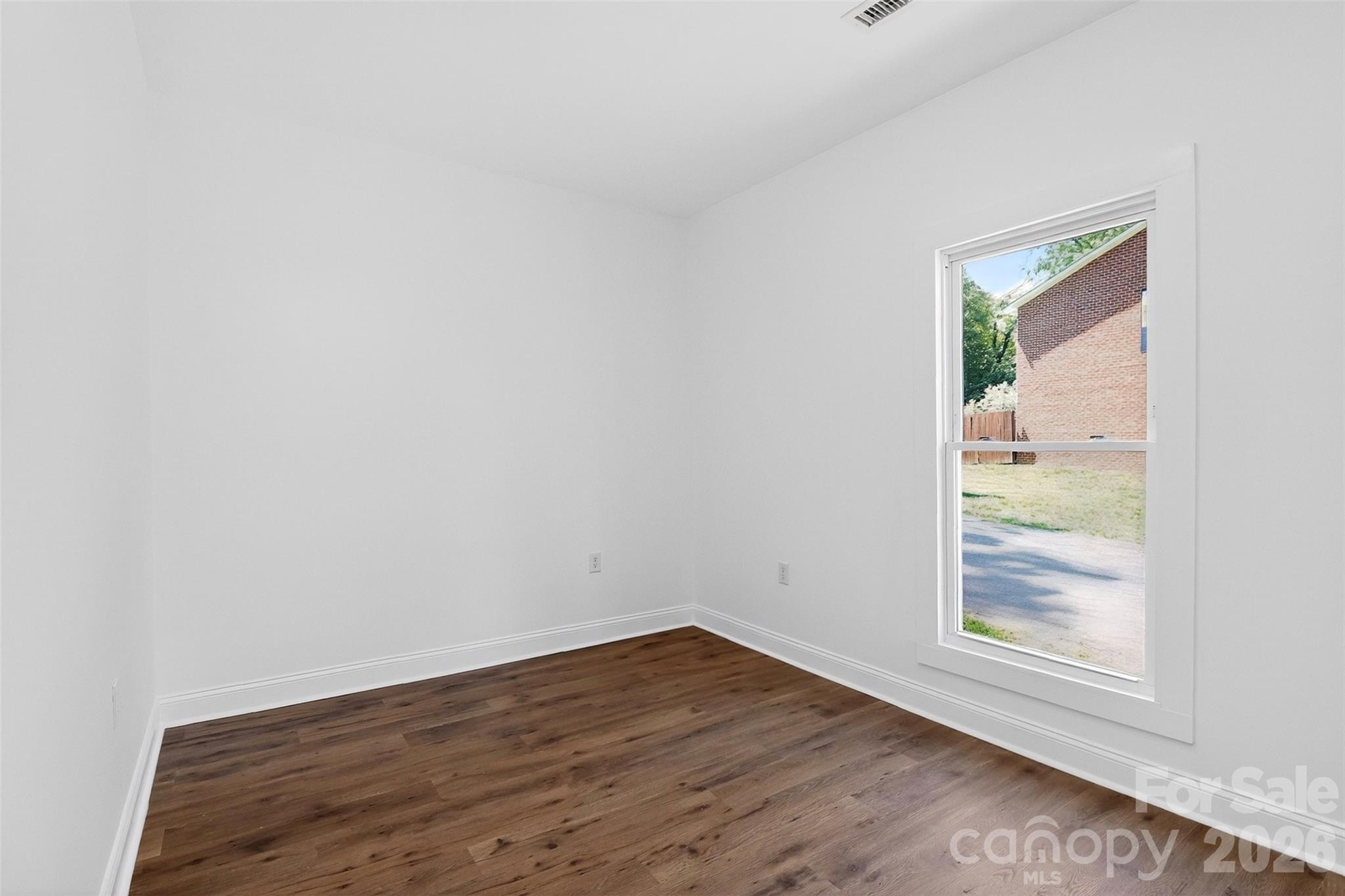 110 Wells Street Property Photo 27
