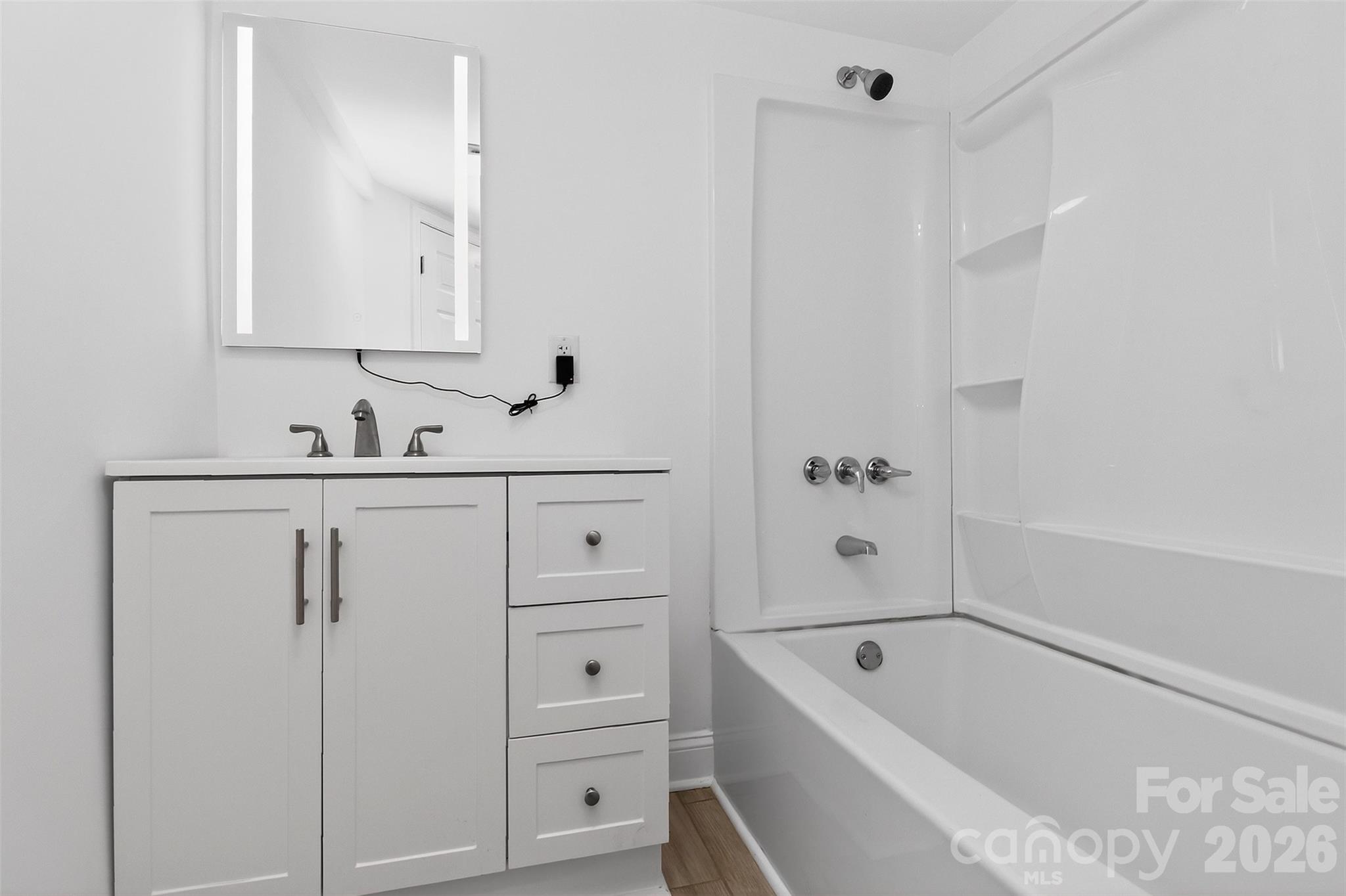 110 Wells Street Property Photo 30