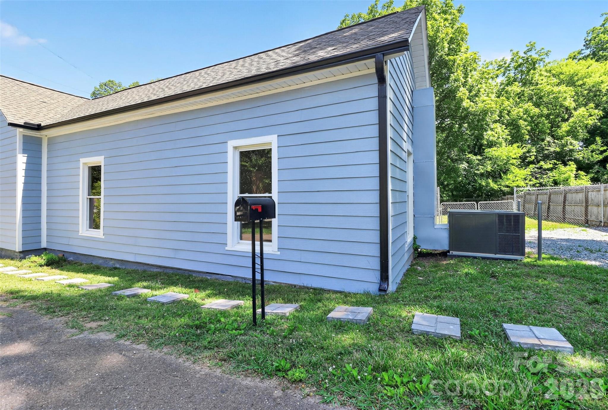 110 Wells Street Property Photo 37