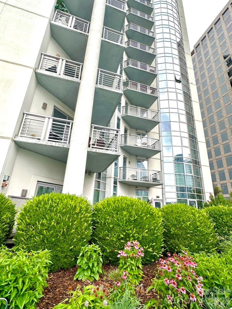 333 W Trade Street 708 Property Photo 25