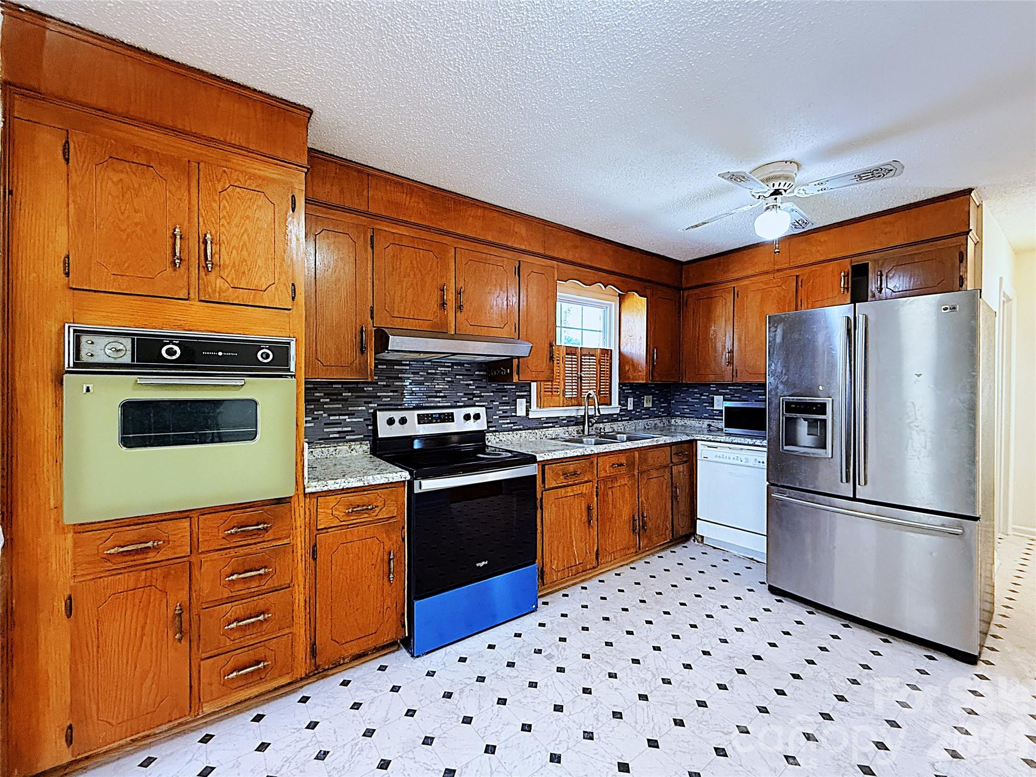 6625 Old Post Road Property Photo 10