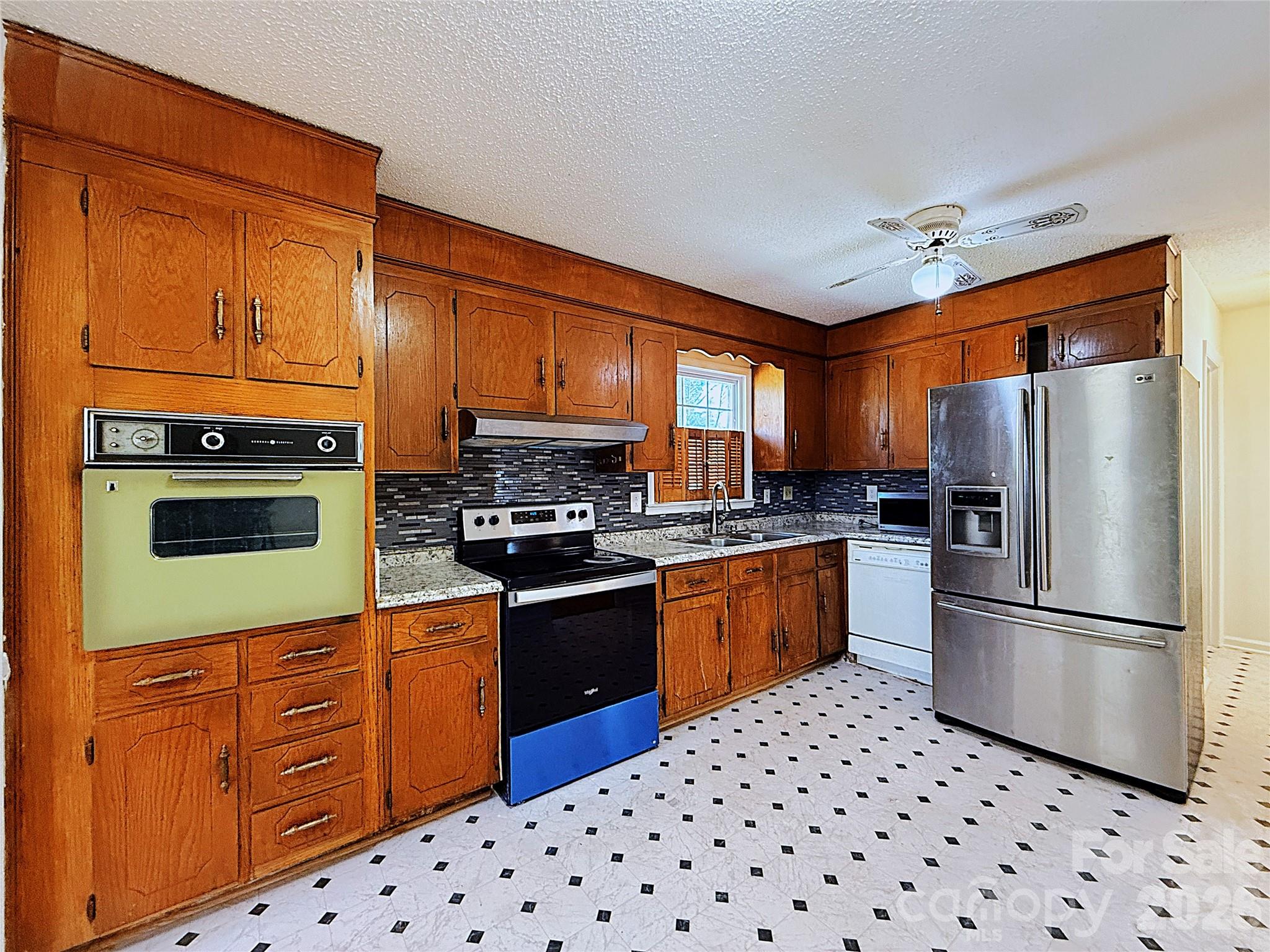 6625 Old Post Road Property Photo 11