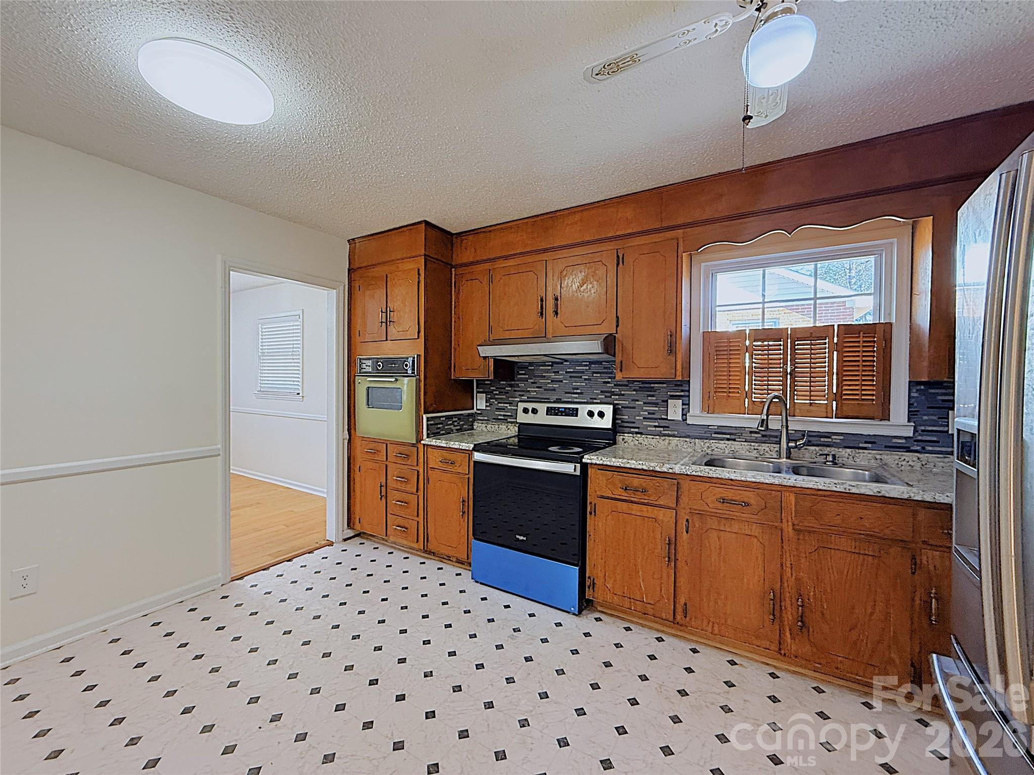 6625 Old Post Road Property Photo 12