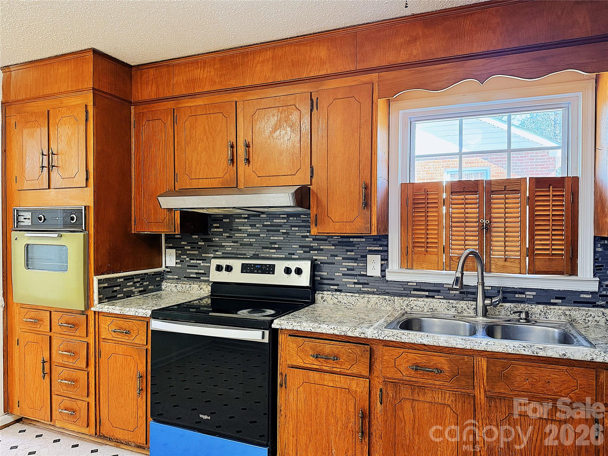 6625 Old Post Road Property Photo 13
