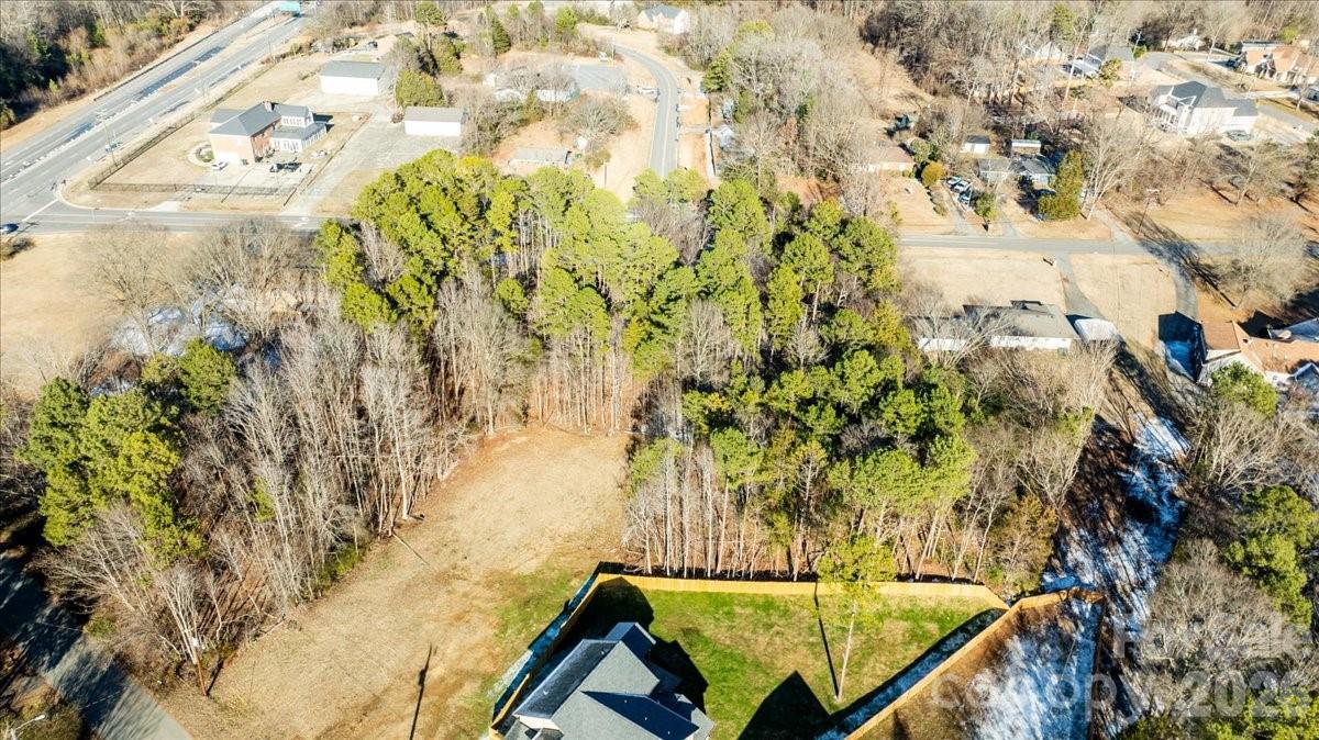 2113 Breezewood Drive Property Photo 6