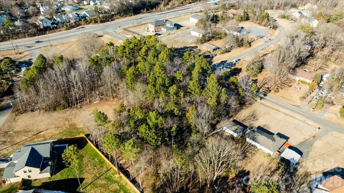 2113 Breezewood Drive Property Photo 7