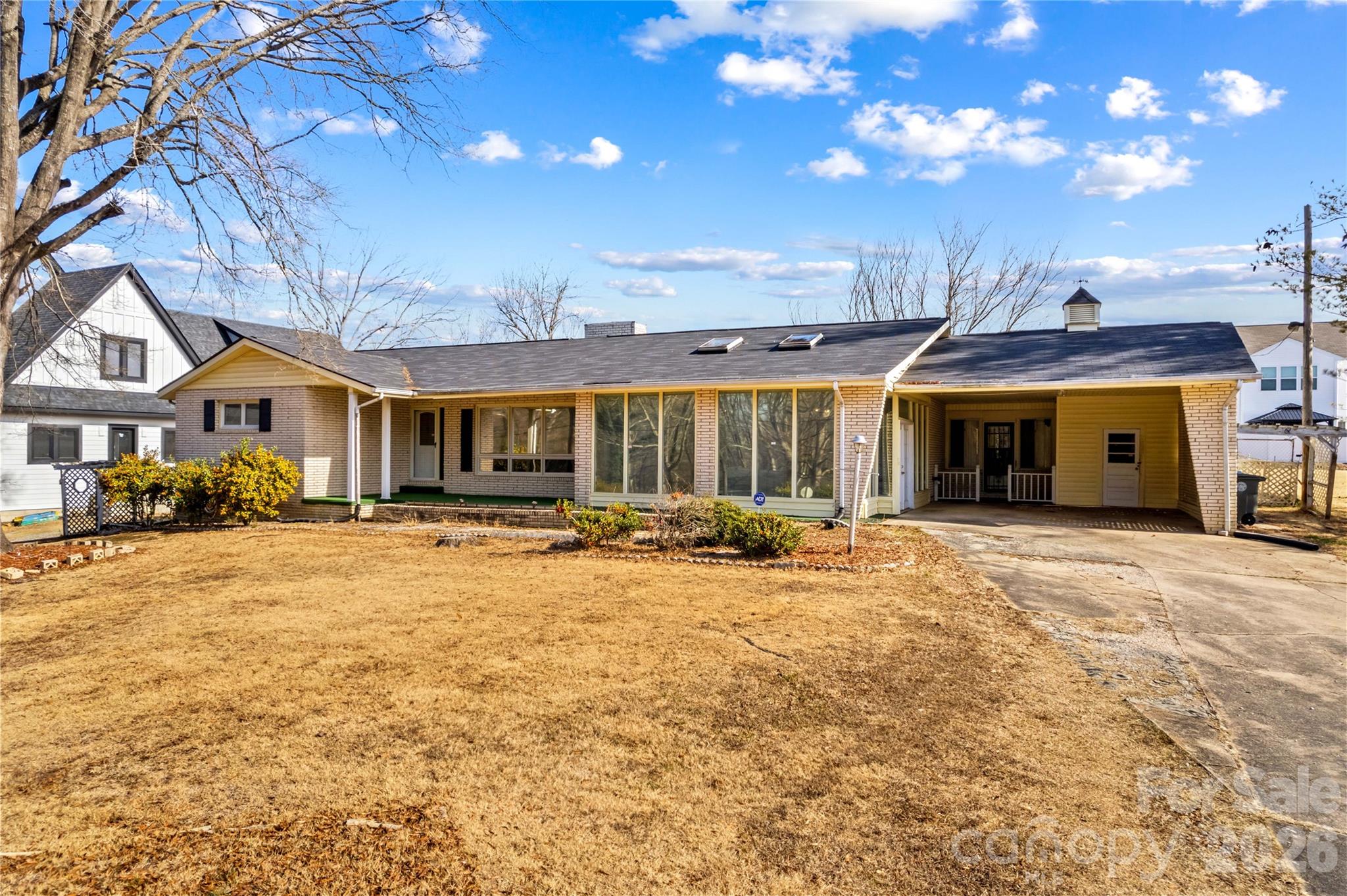 305 Sills Drive Property Photo 1