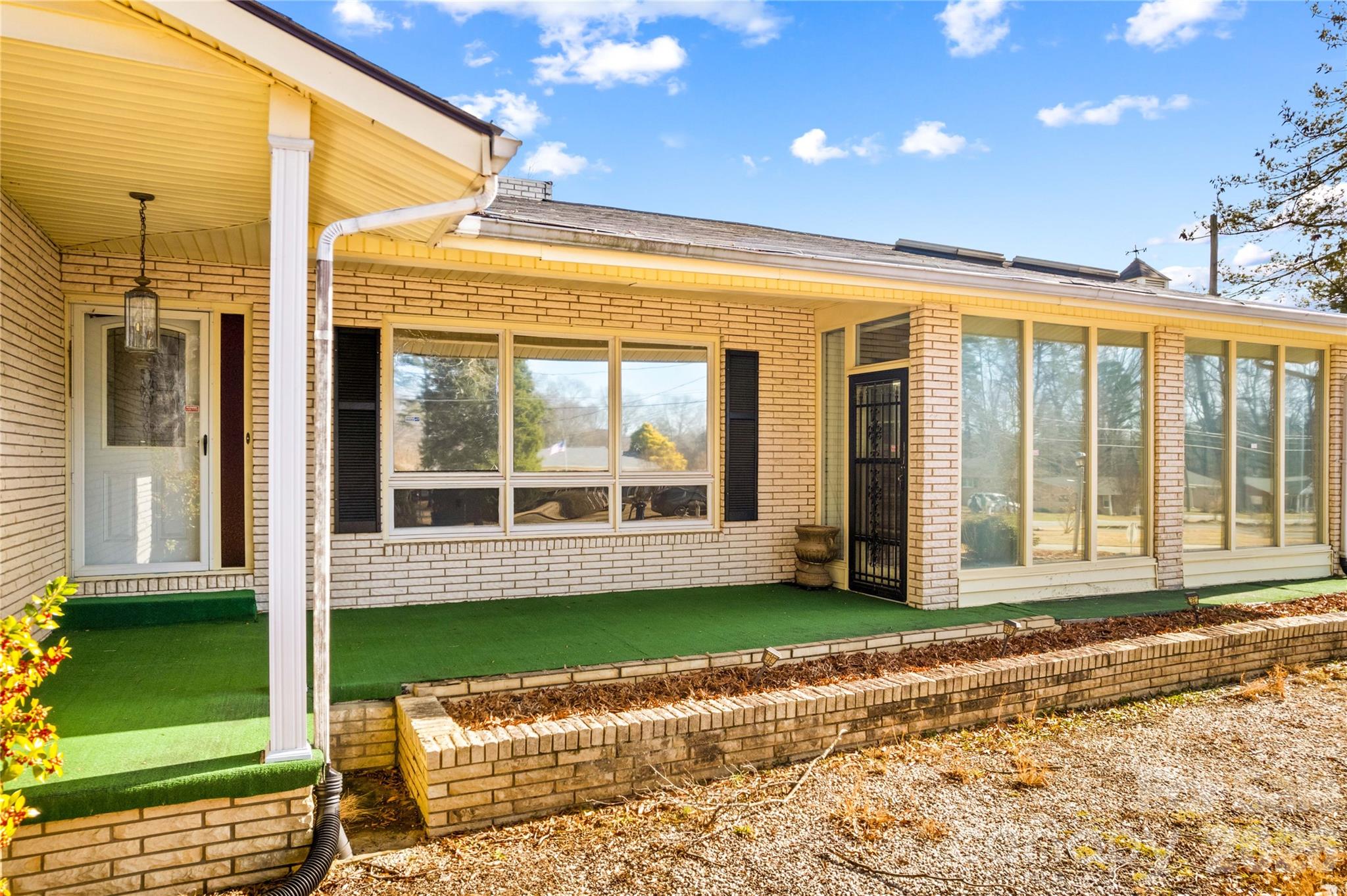 305 Sills Drive Property Photo 3