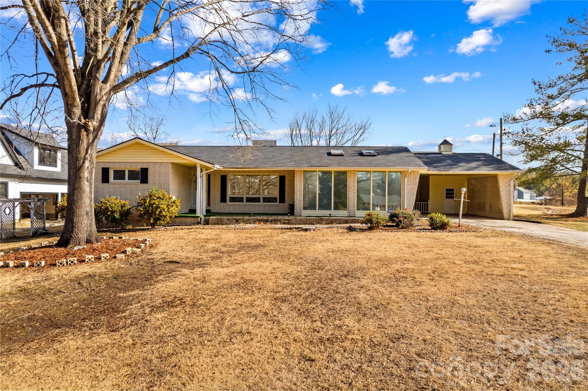 305 Sills Drive Property Photo 6