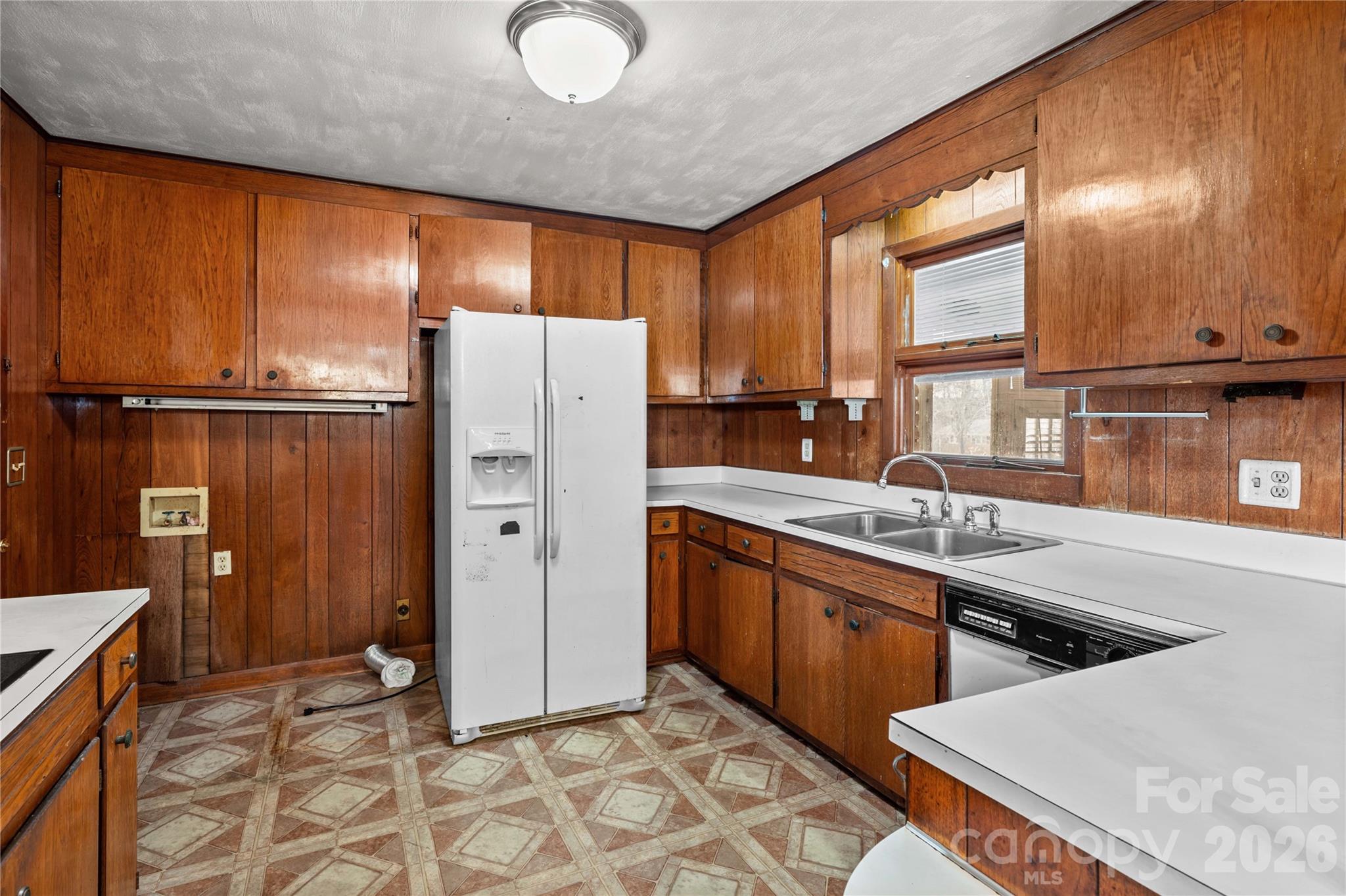 305 Sills Drive Property Photo 8