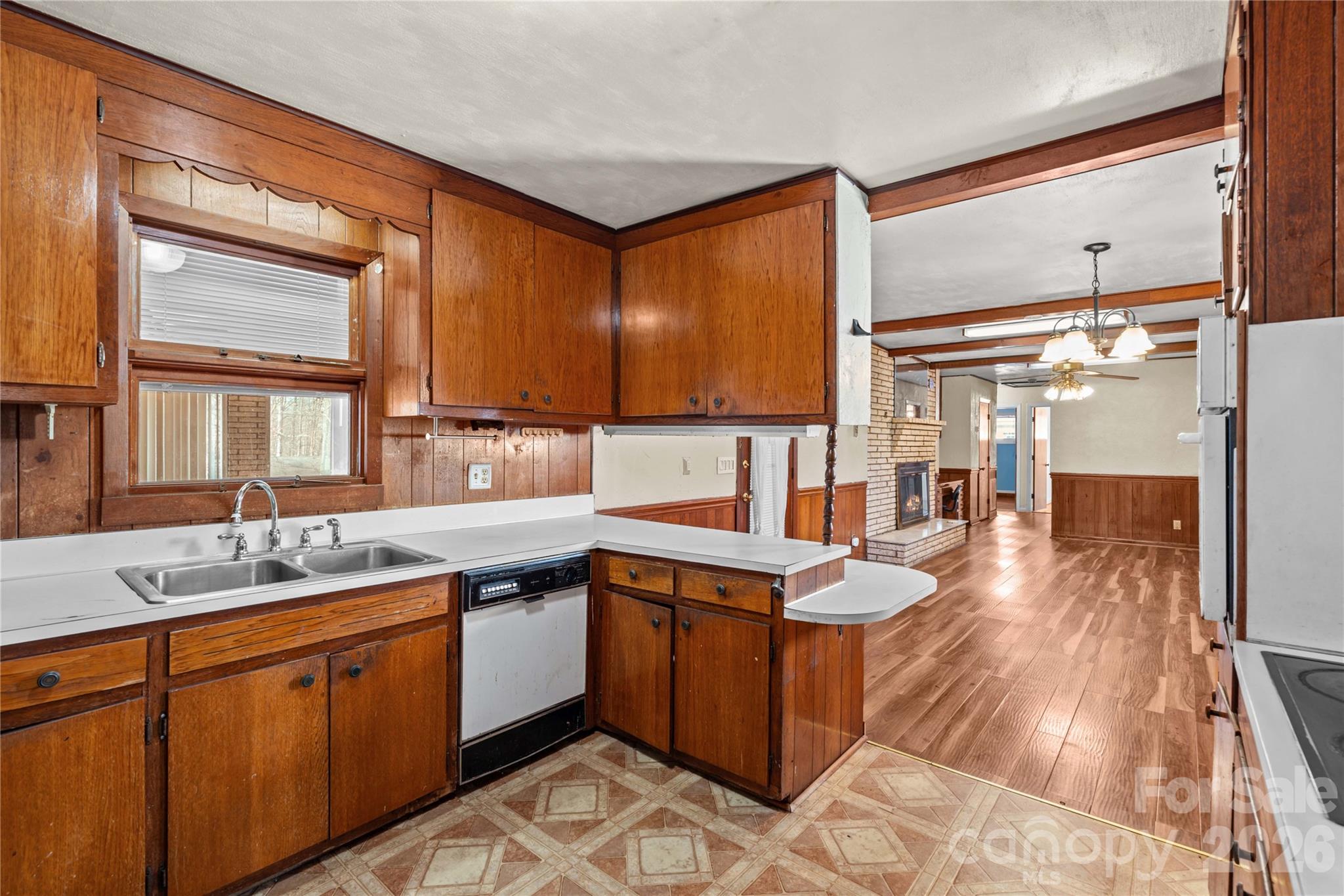 305 Sills Drive Property Photo 9
