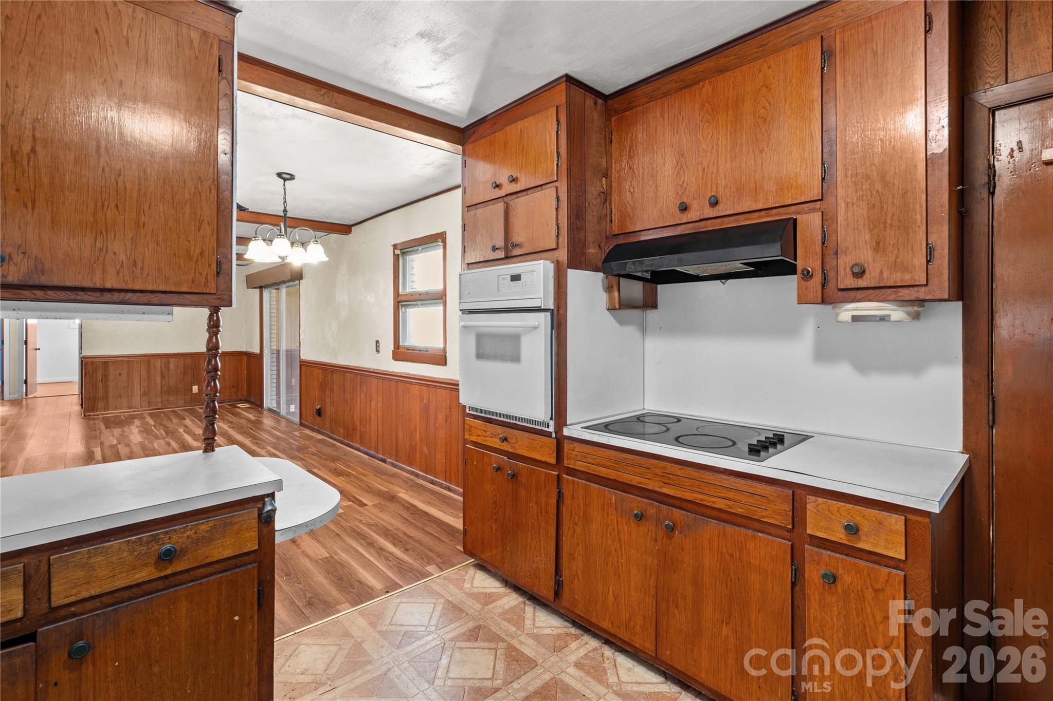 305 Sills Drive Property Photo 10
