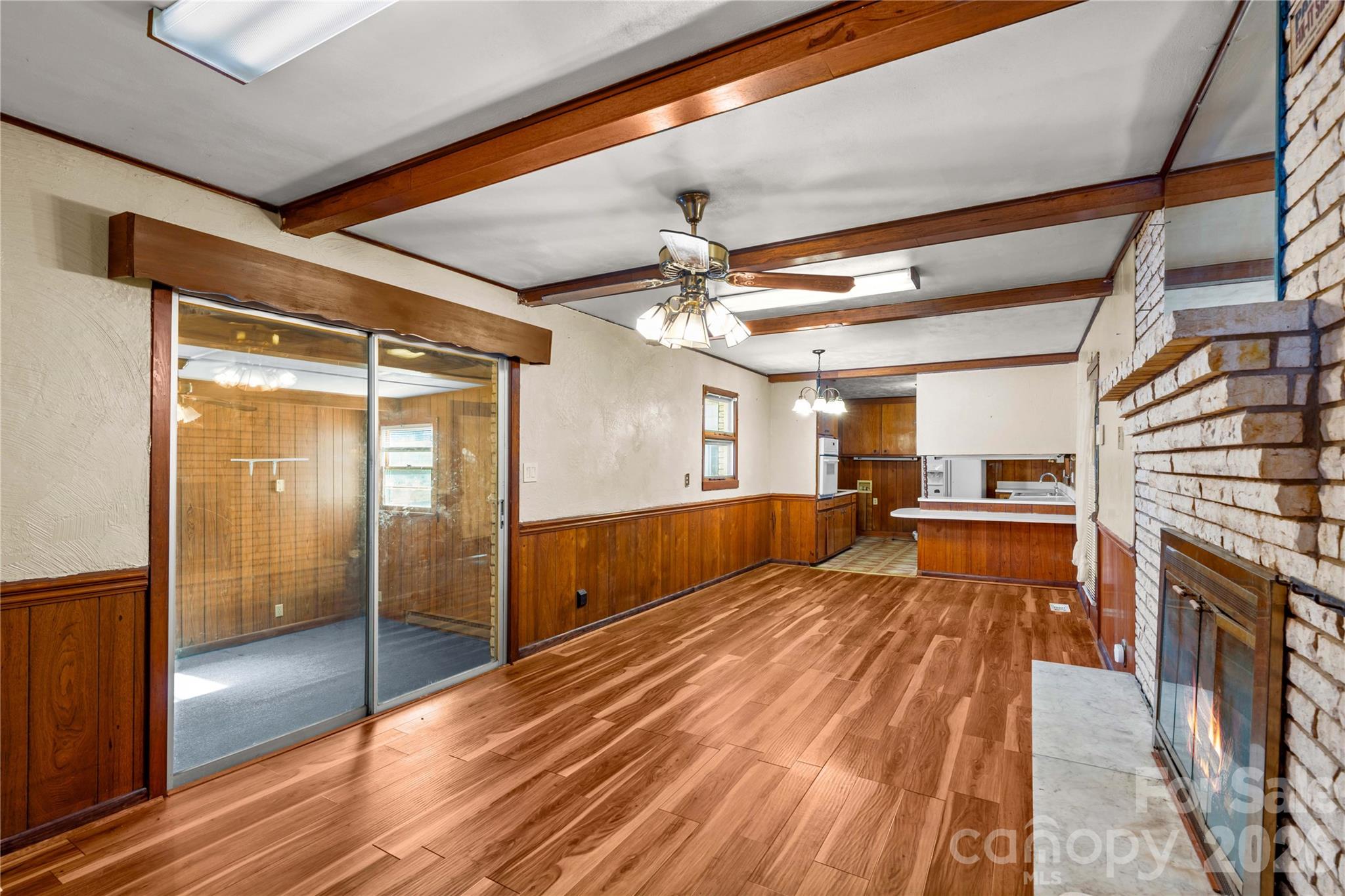 305 Sills Drive Property Photo 11