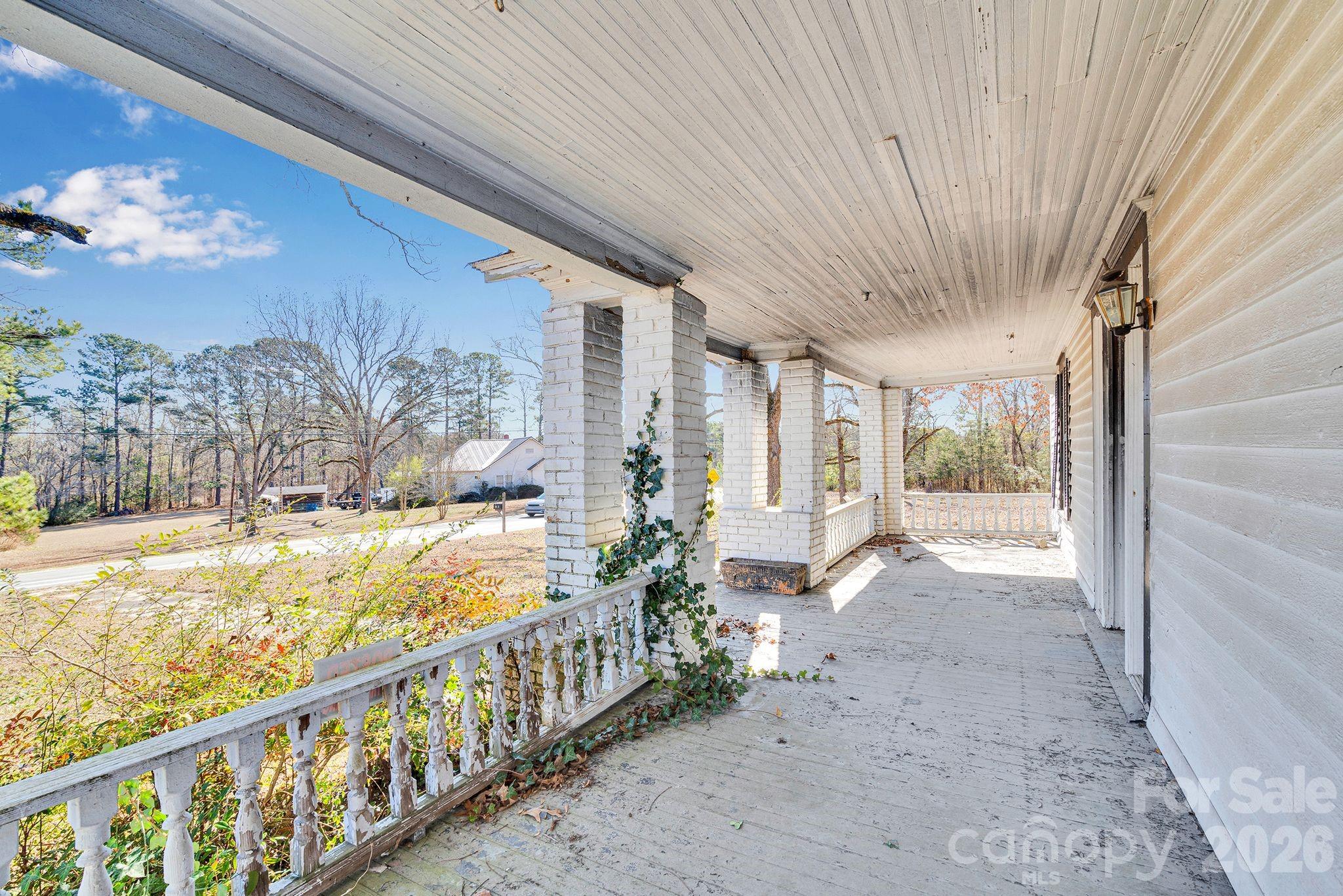 4521 Edgeland Road Property Photo 2