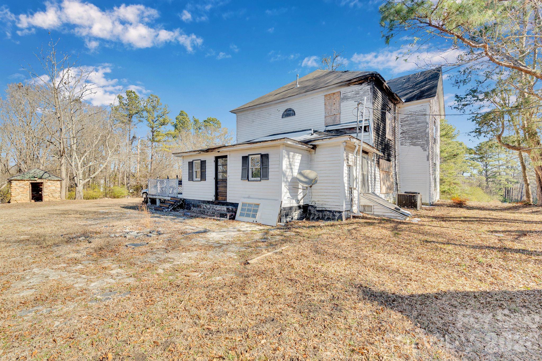 4521 Edgeland Road Property Photo 6