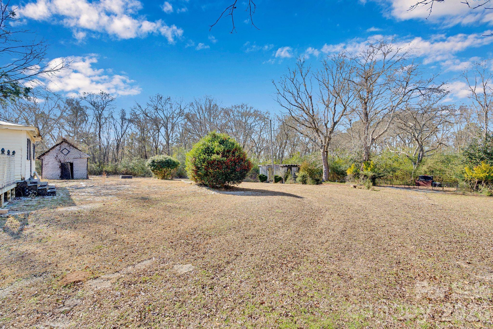 4521 Edgeland Road Property Photo 8