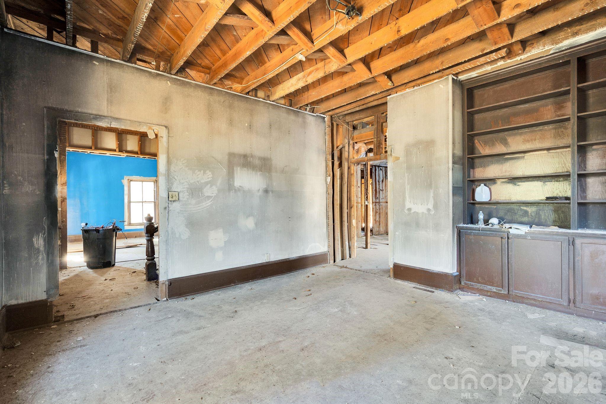 4521 Edgeland Road Property Photo 20