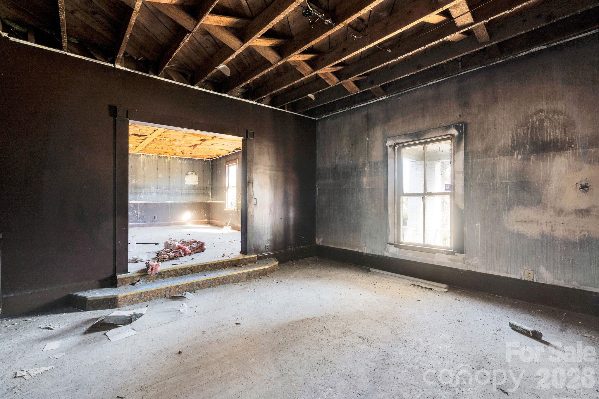 4521 Edgeland Road Property Photo 21