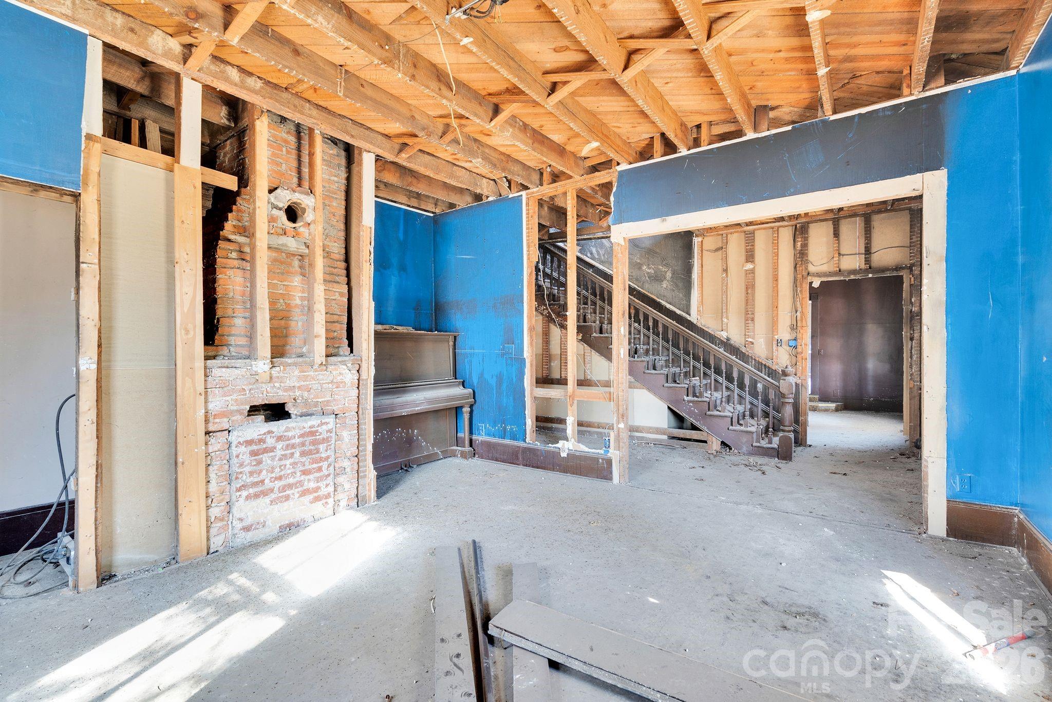 4521 Edgeland Road Property Photo 28