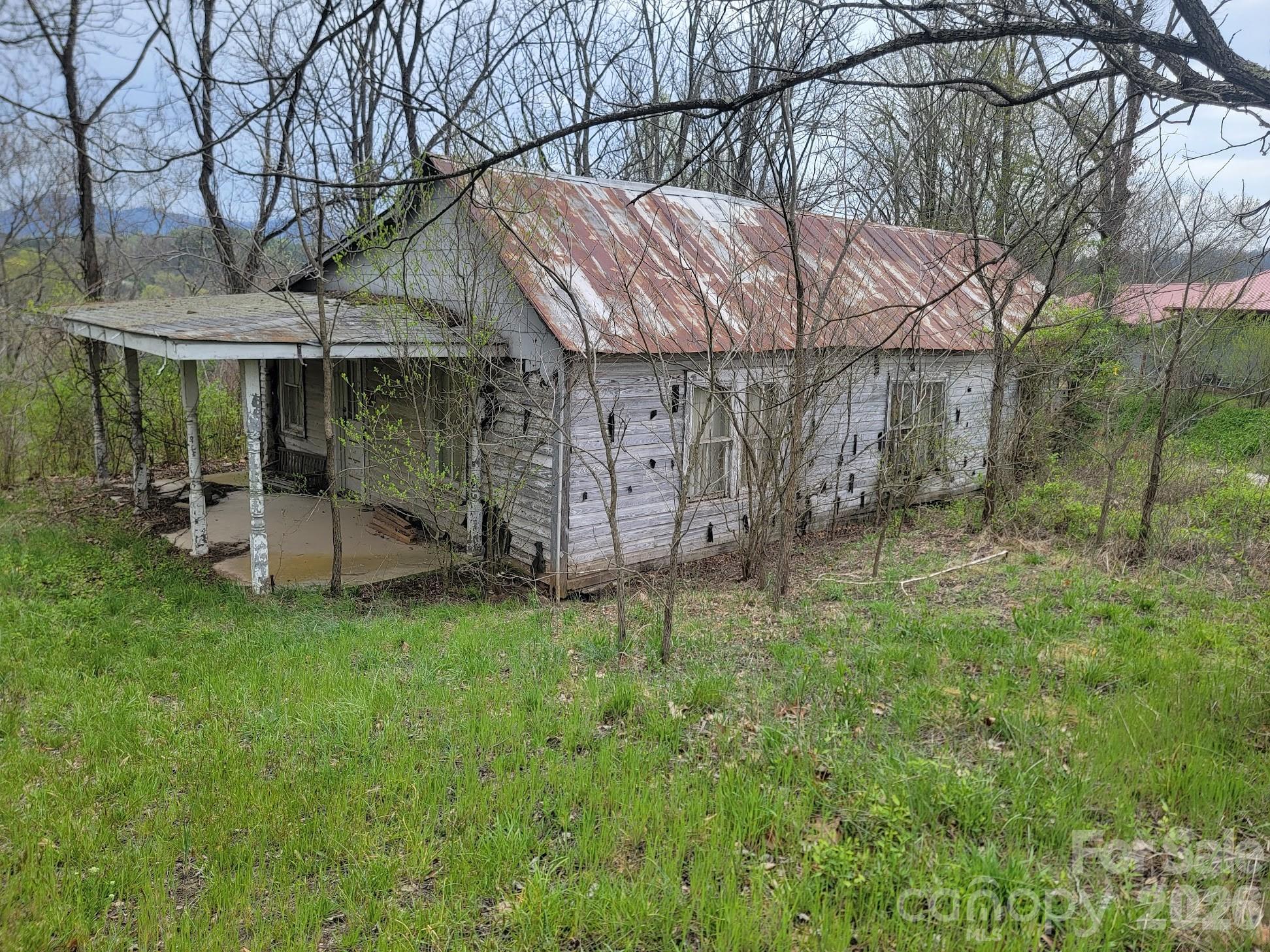 415 Pigeon Ford Road Property Photo 2