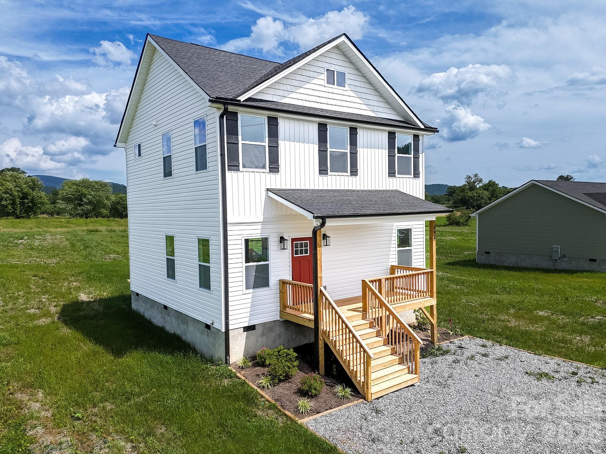 696 Beehive Road Property Photo 3