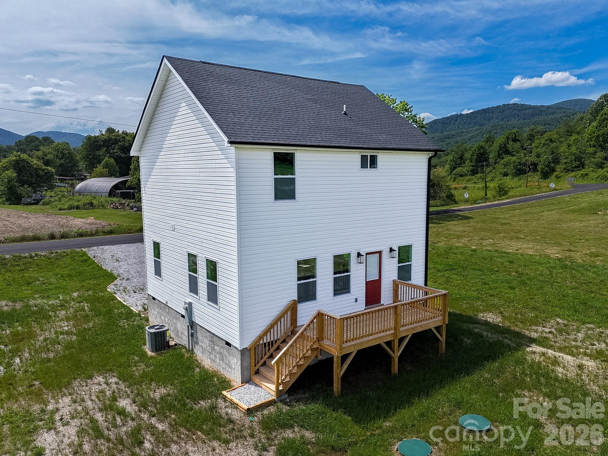 696 Beehive Road Property Photo 4