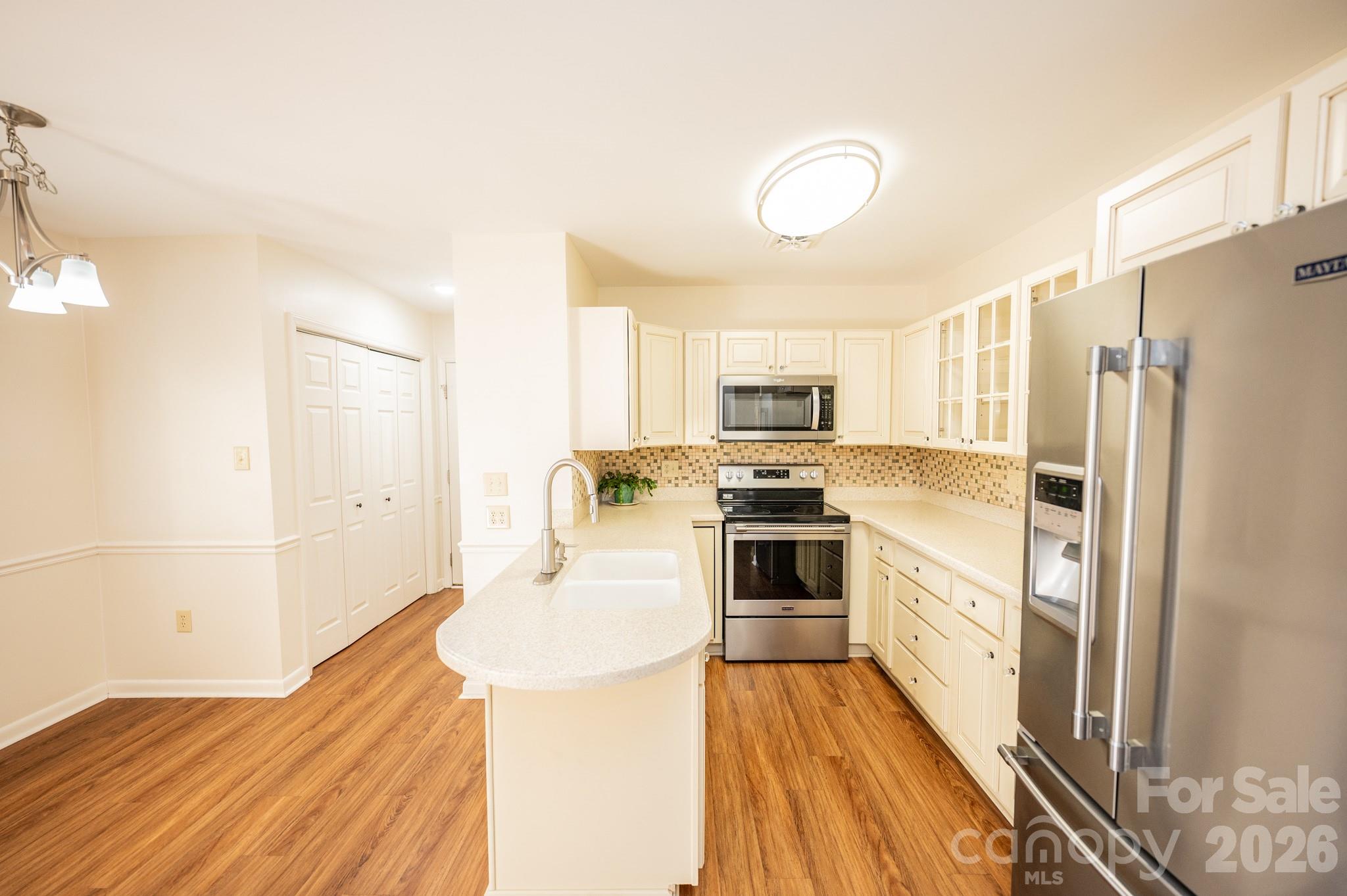 250 Eastwood Village Drive Property Photo 4