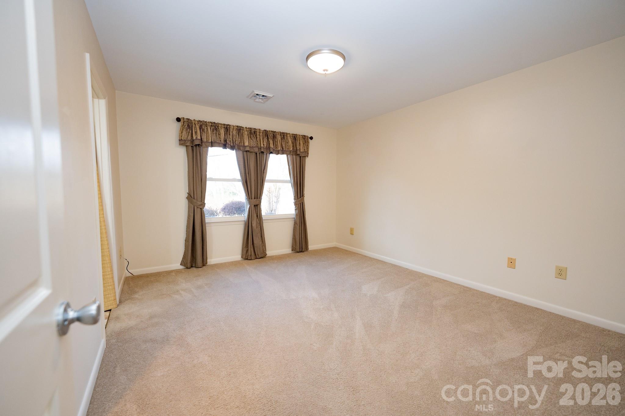 250 Eastwood Village Drive Property Photo 14