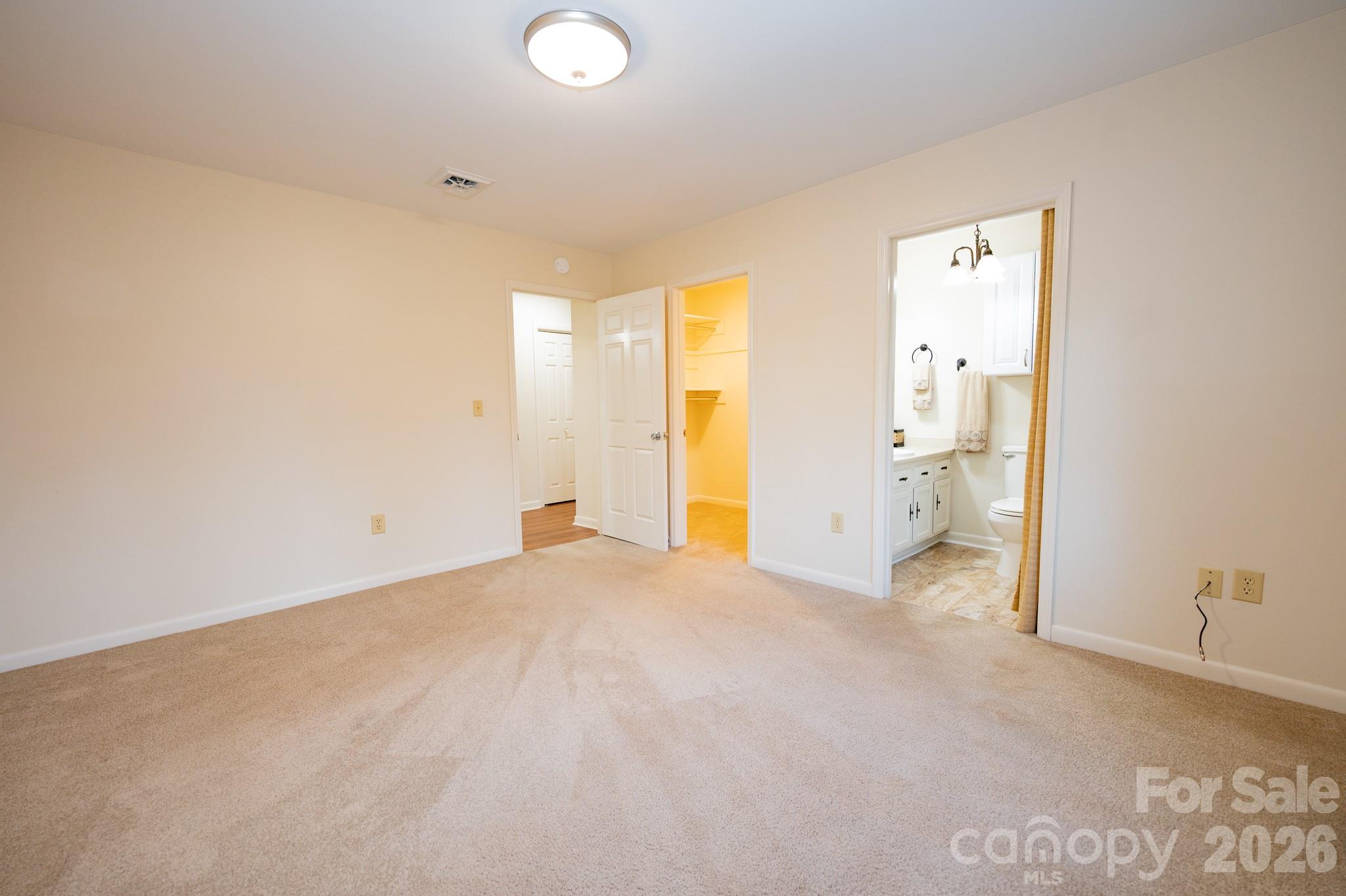 250 Eastwood Village Drive Property Photo 16